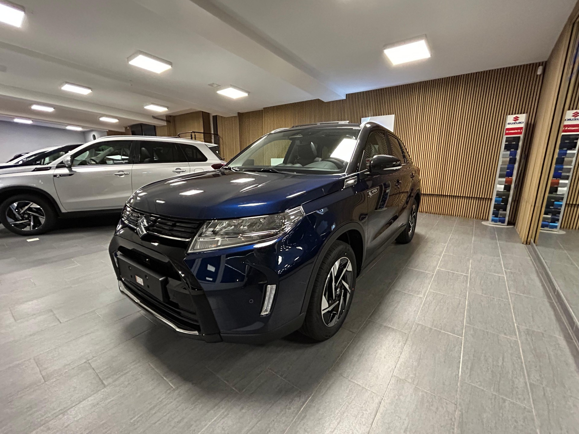 SUZUKI Vitara 1.4 T Sakura Top Hybrid 4x4-image-4
