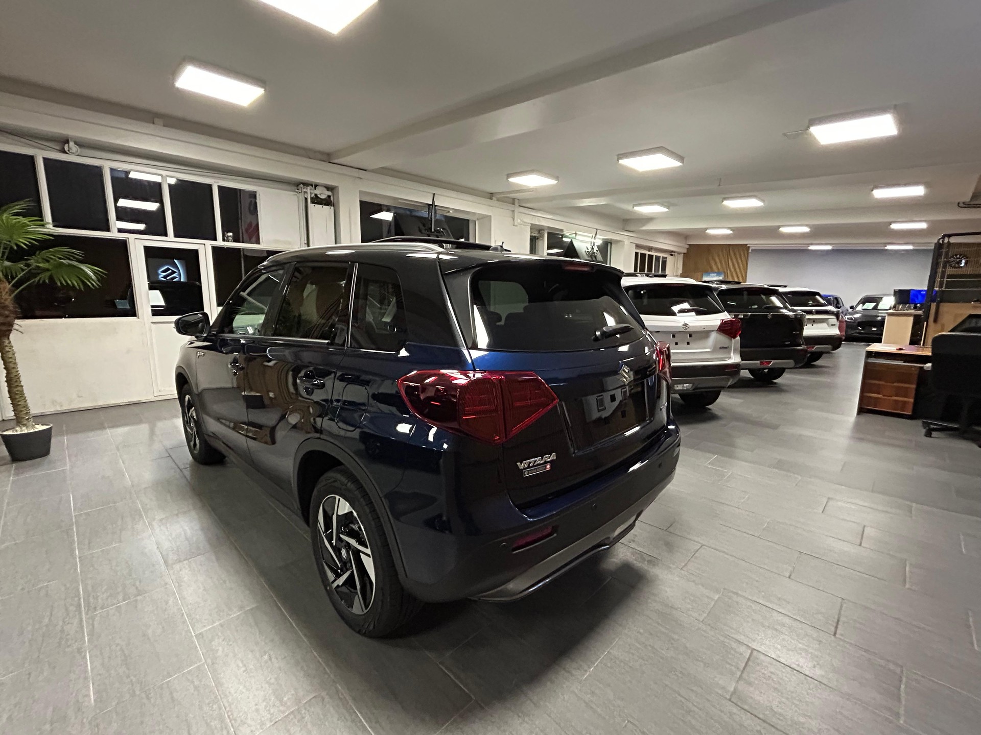 SUZUKI Vitara 1.4 T Sakura Top Hybrid 4x4-image-5