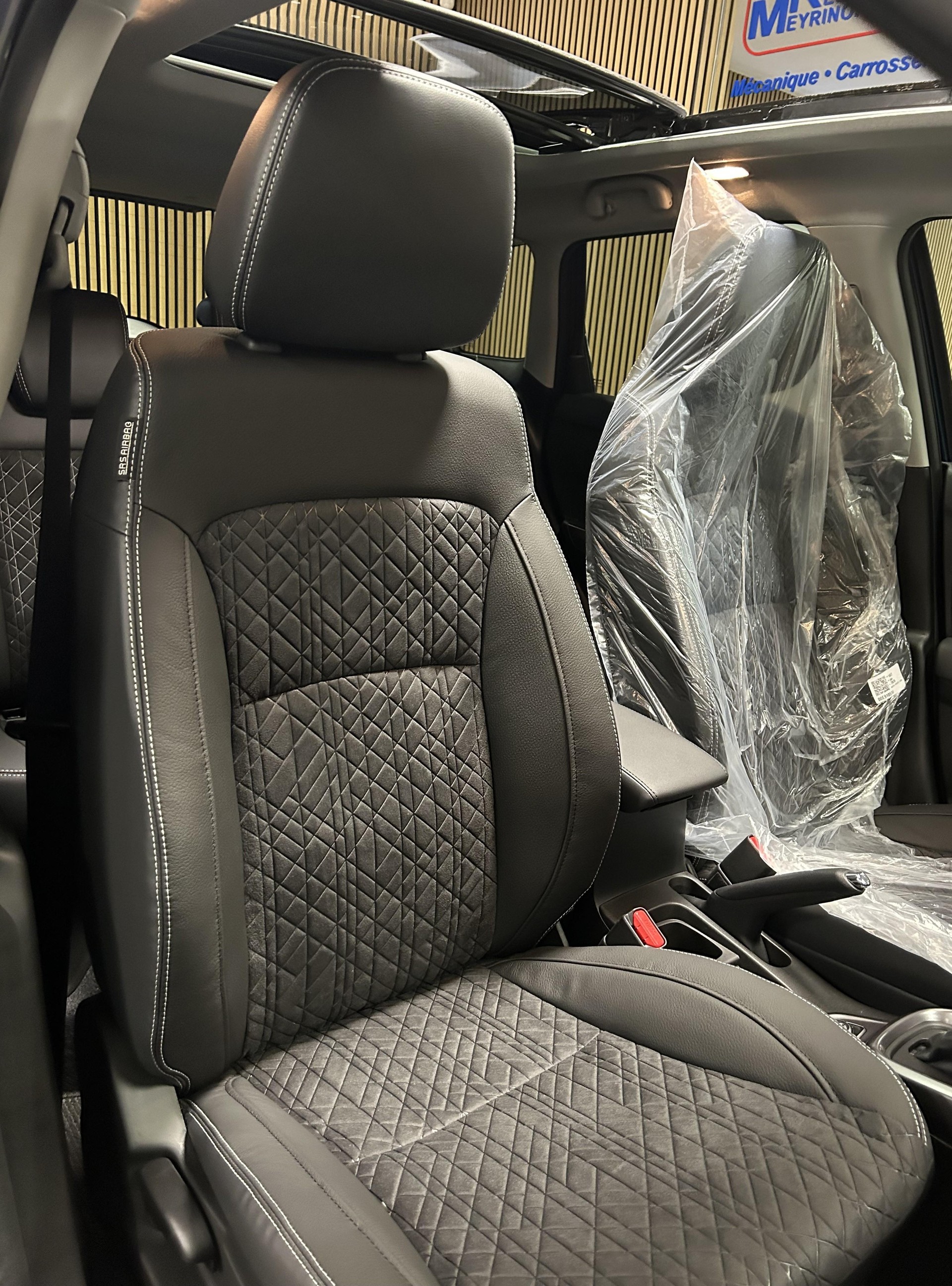 SUZUKI Vitara 1.4 T Sakura Top Hybrid 4x4-image-15