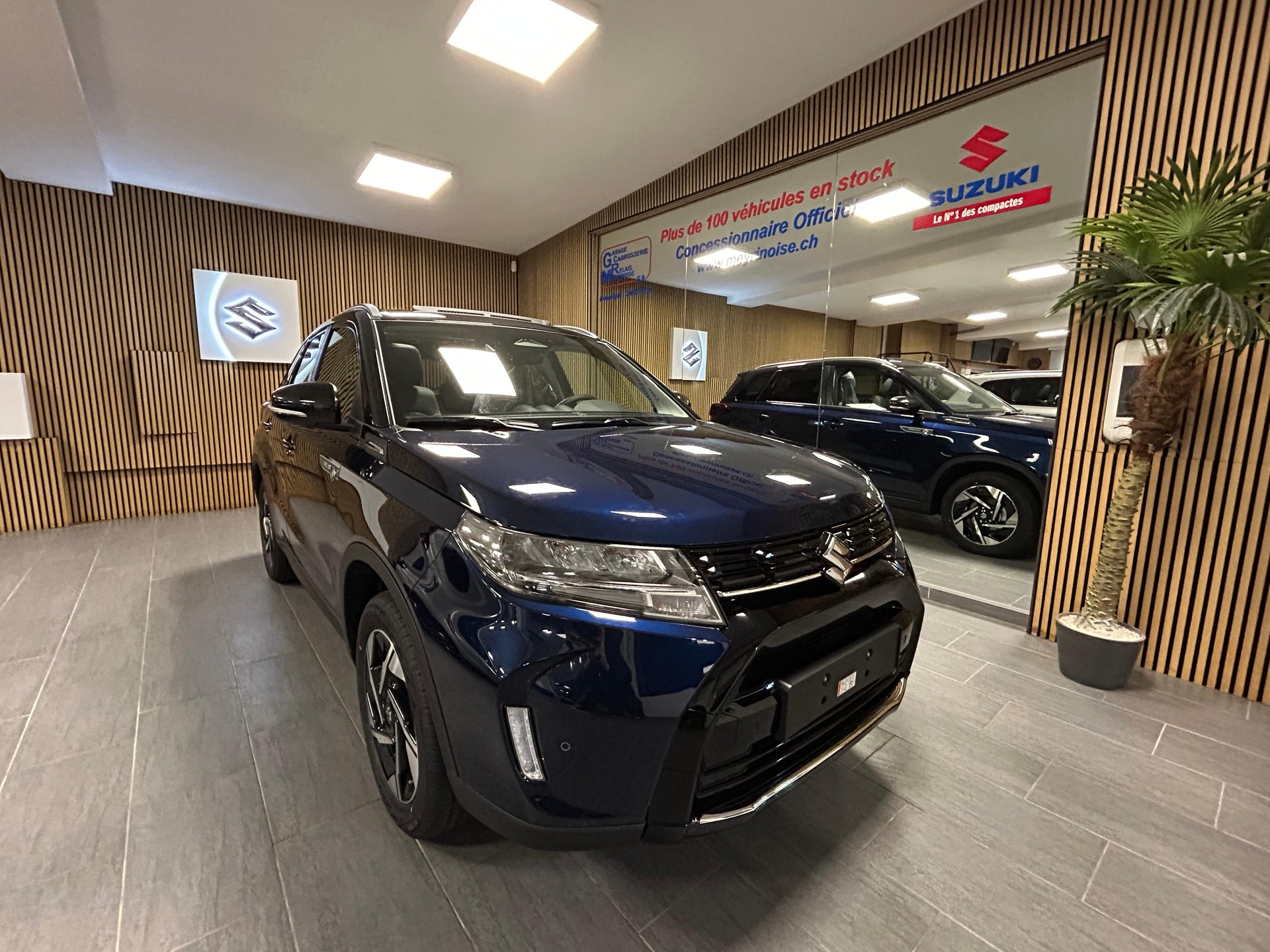 SUZUKI Vitara 1.4 T Sakura Top Hybrid 4x4-image-2
