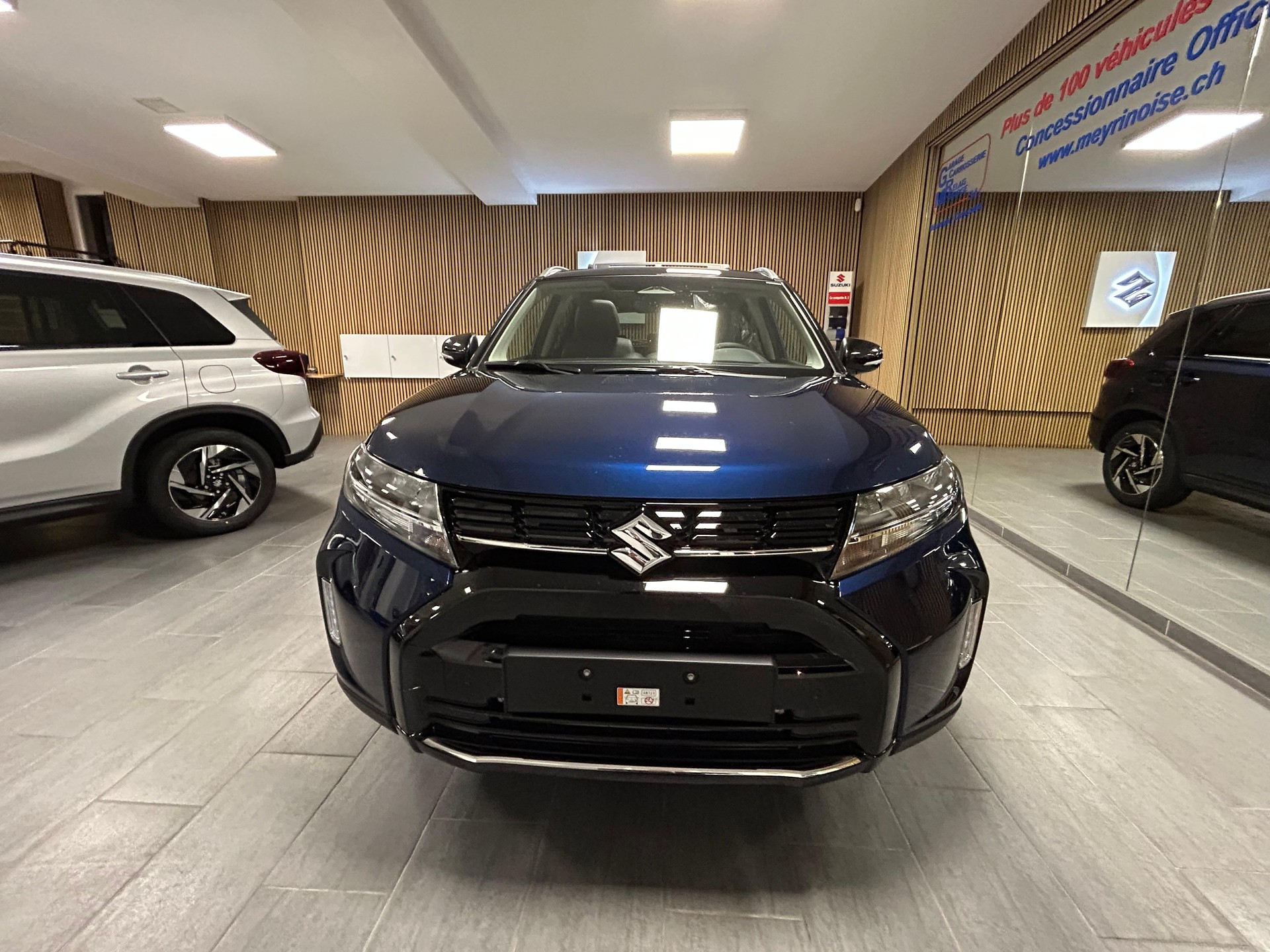 SUZUKI Vitara 1.4 T Sakura Top Hybrid 4x4-image-3