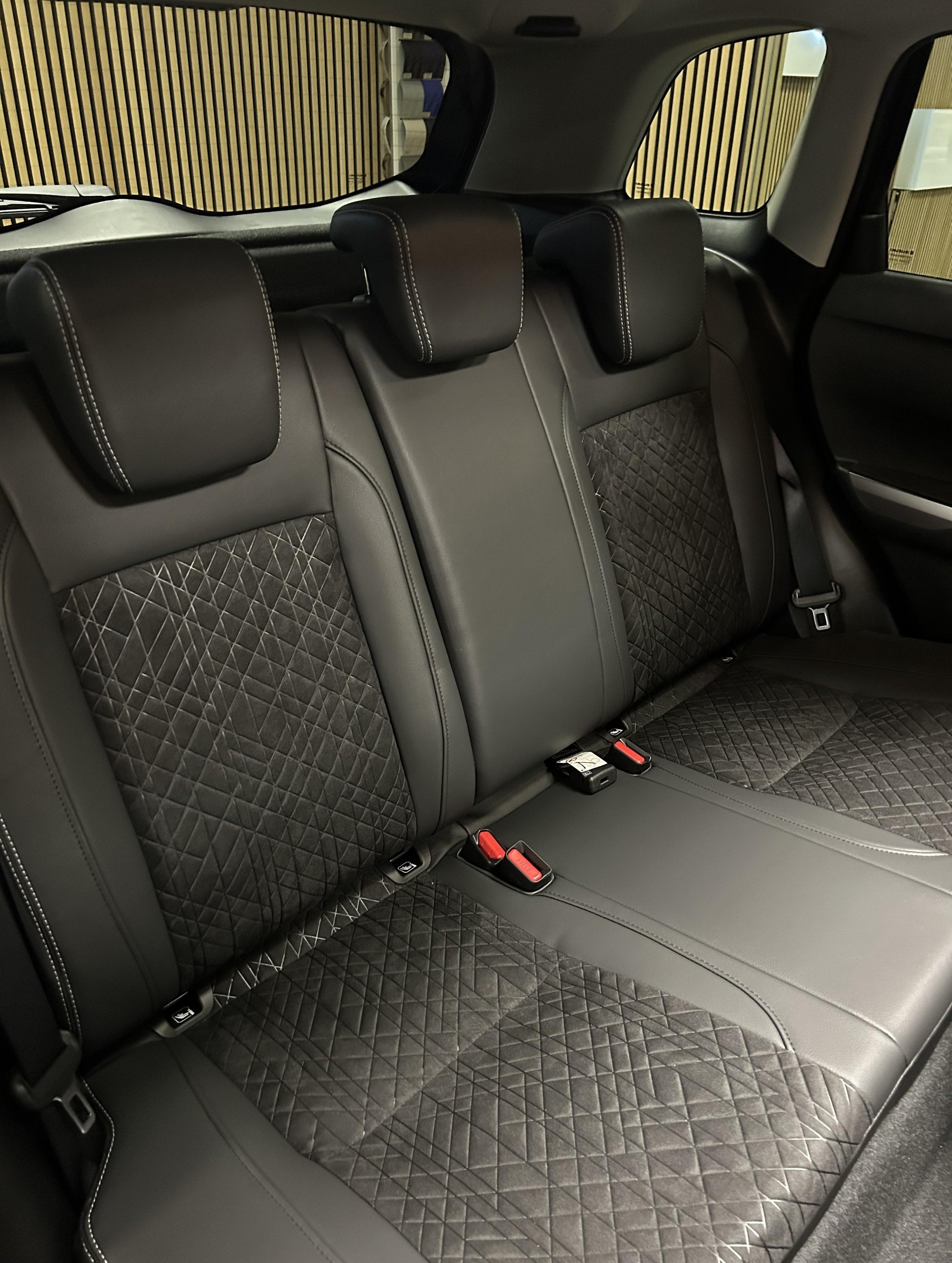 SUZUKI Vitara 1.4 T Sakura Top Hybrid 4x4-image-18