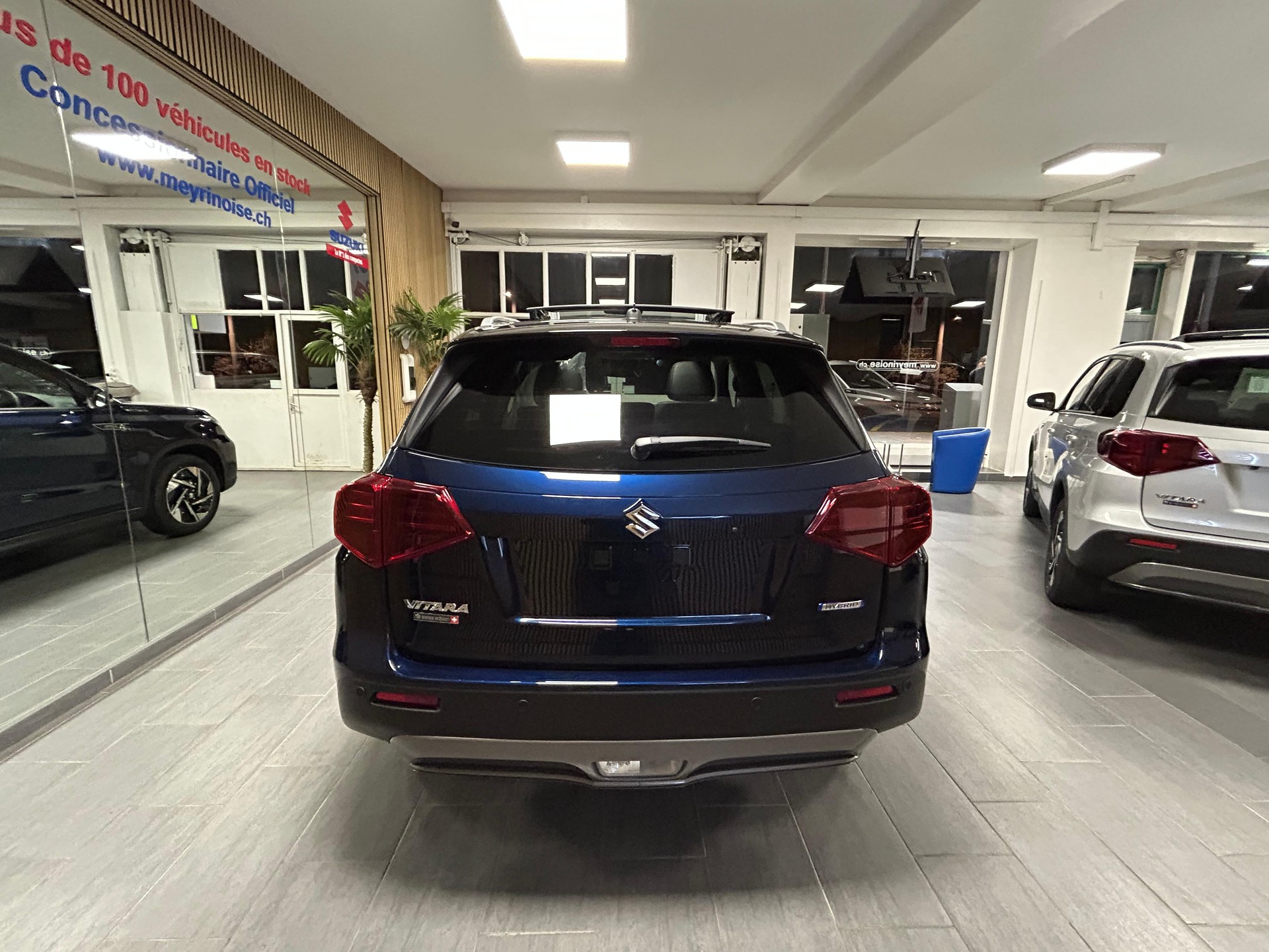 SUZUKI Vitara 1.4 T Sakura Top Hybrid 4x4-image-6