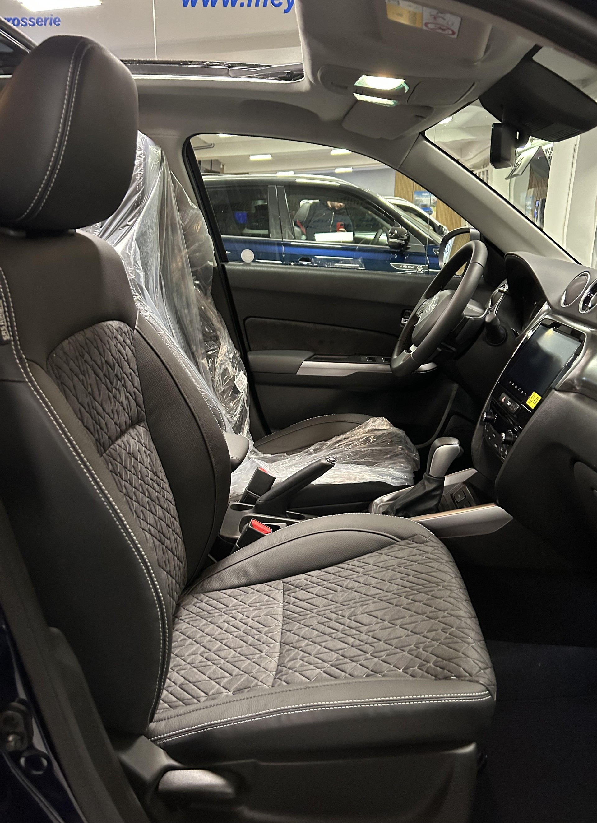 SUZUKI Vitara 1.4 T Sakura Top Hybrid 4x4-image-16