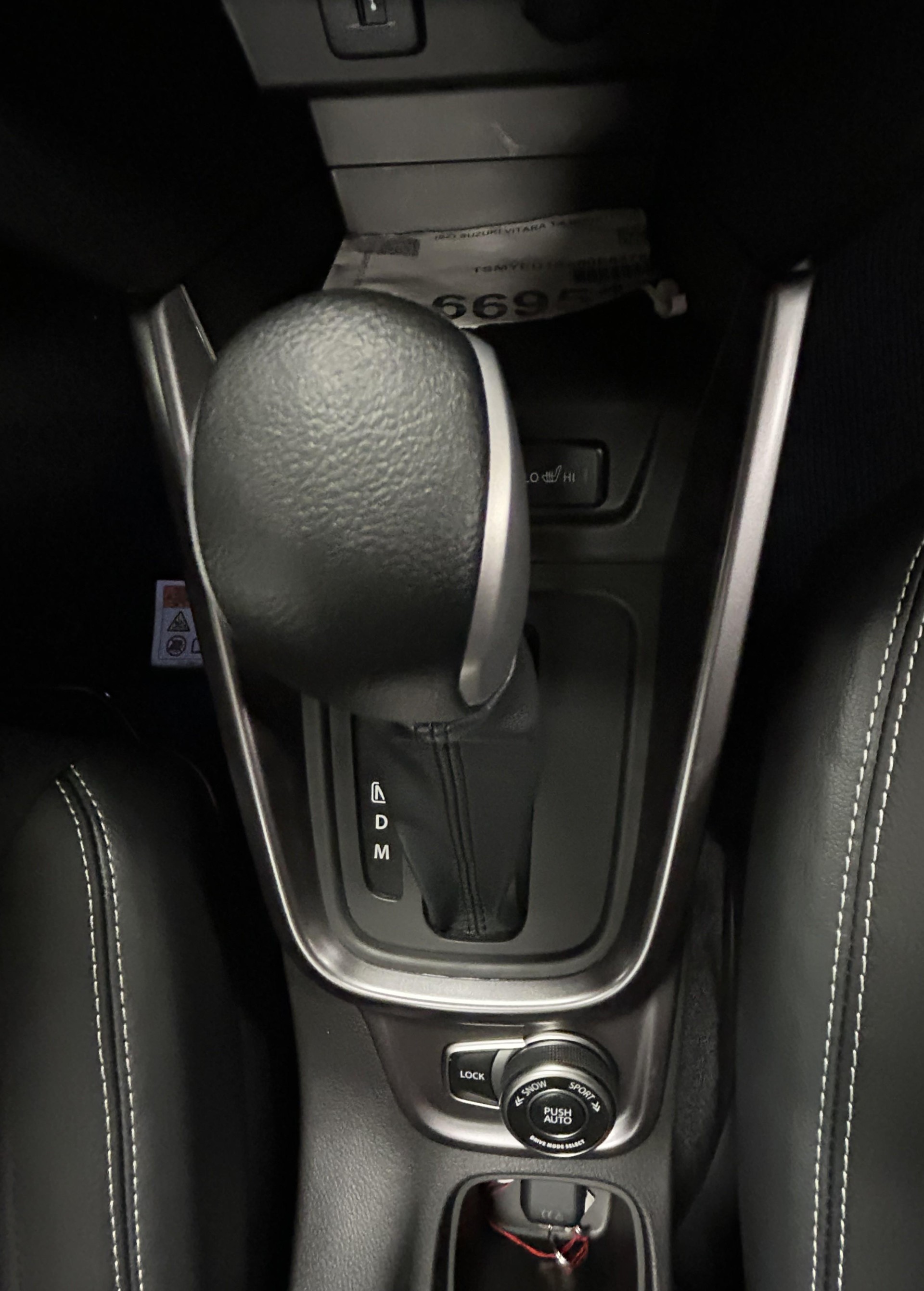 SUZUKI Vitara 1.4 T Sakura Top Hybrid 4x4-image-10