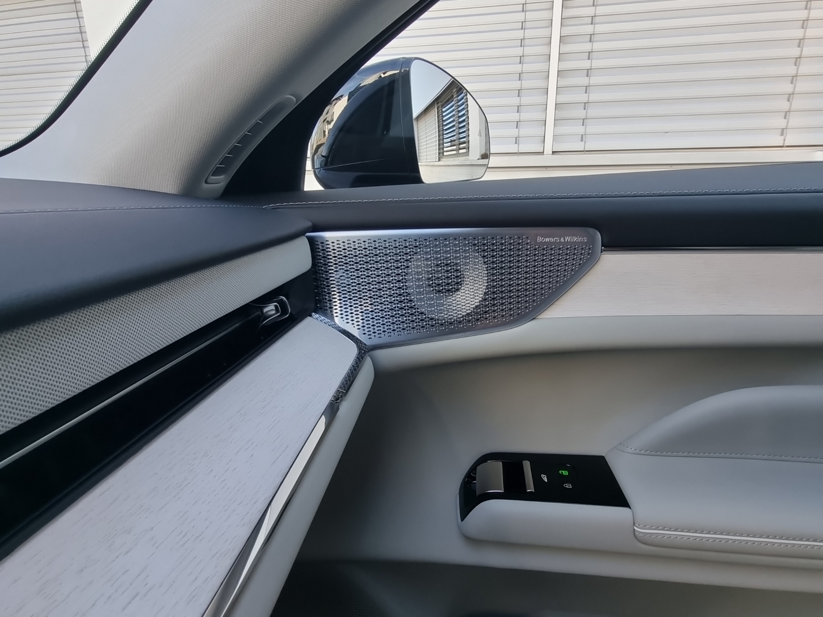 VOLVO ES90 Ultra-image-13