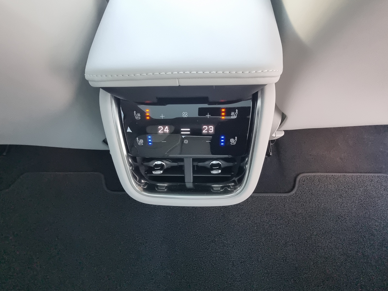 VOLVO ES90 Ultra-image-10