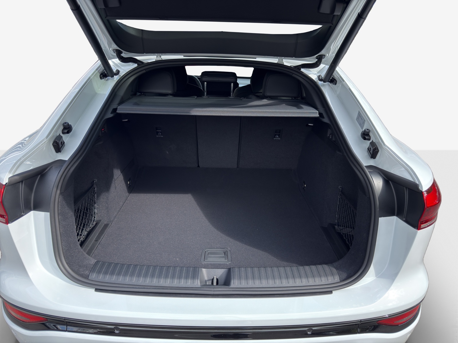 AUDI Q6 Sportback e-tron quattro-image-12