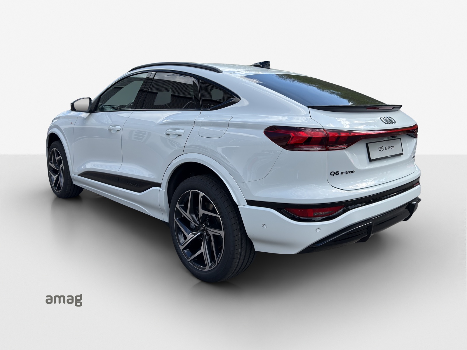 AUDI Q6 Sportback e-tron quattro-image-2