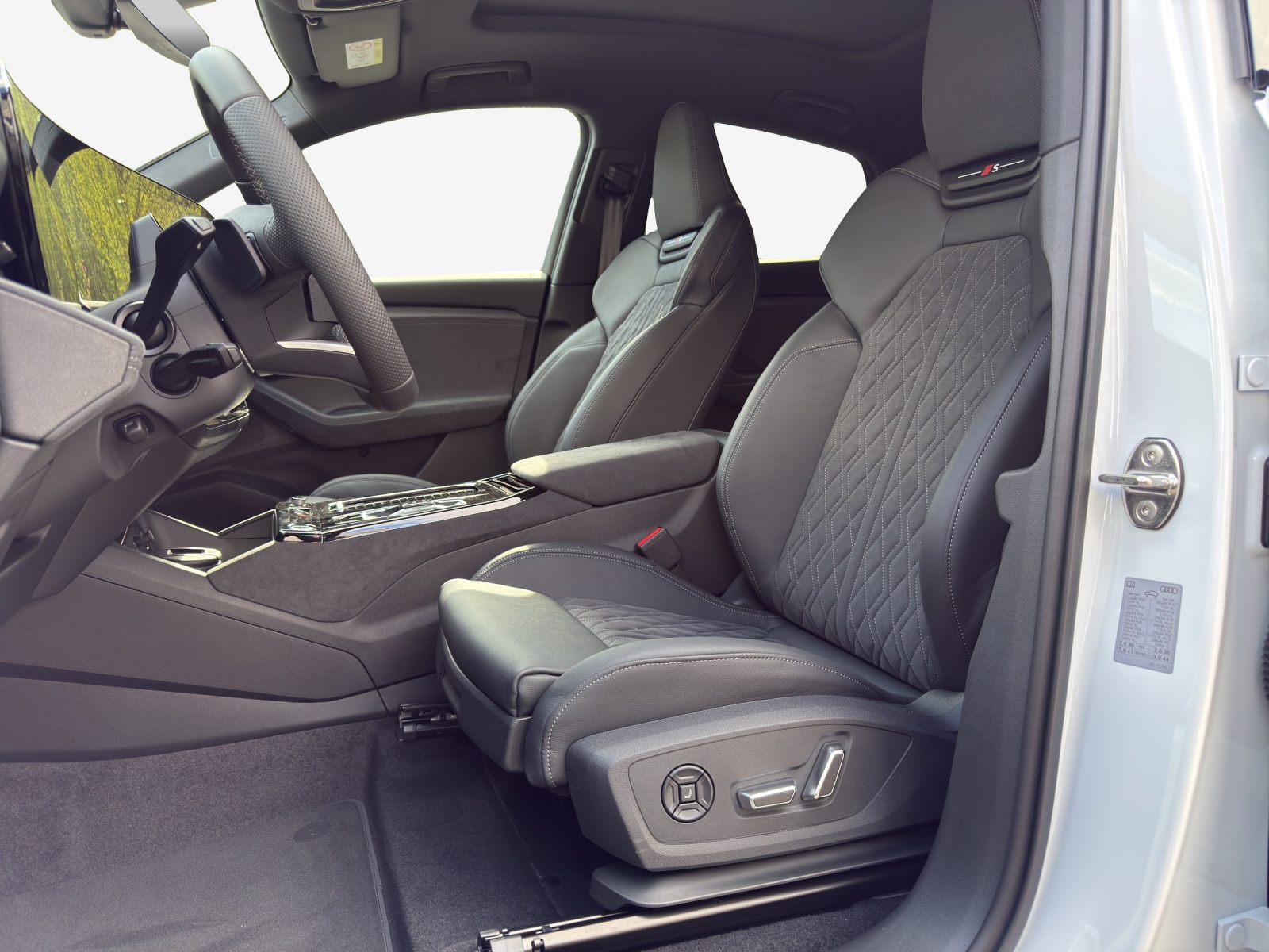 AUDI Q6 Sportback e-tron quattro-image-7