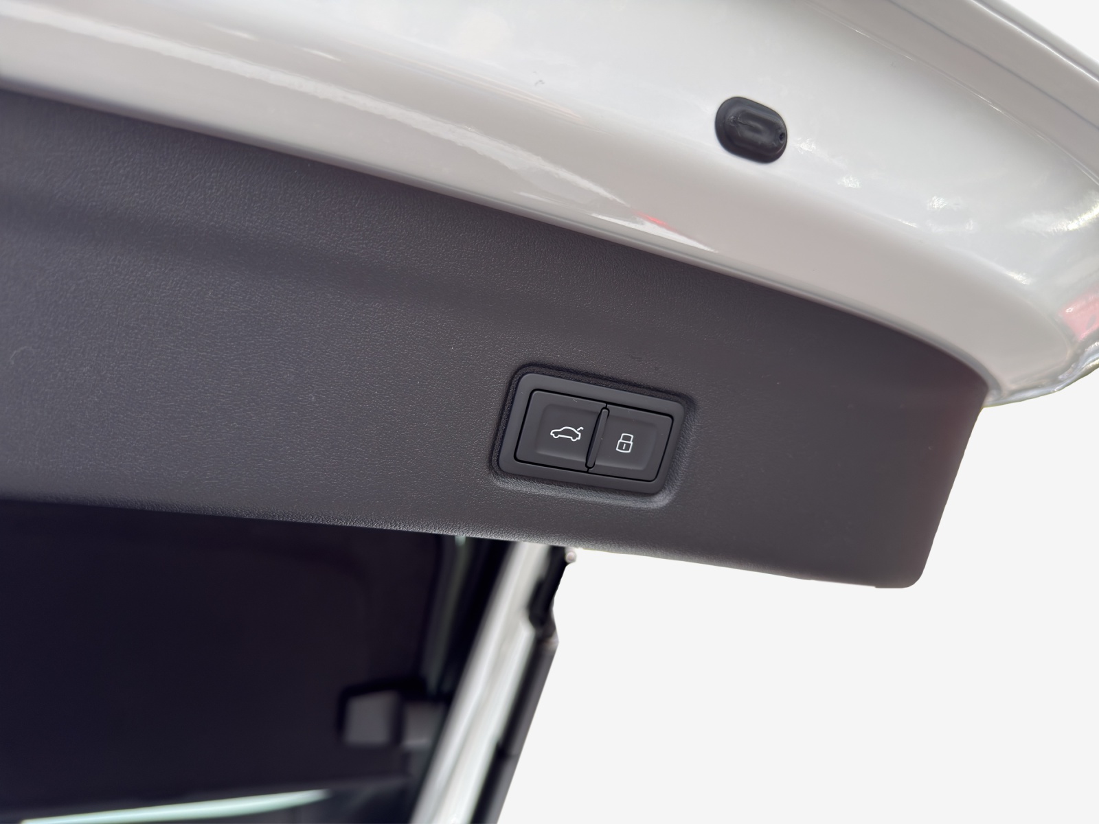 AUDI Q6 Sportback e-tron quattro-image-13