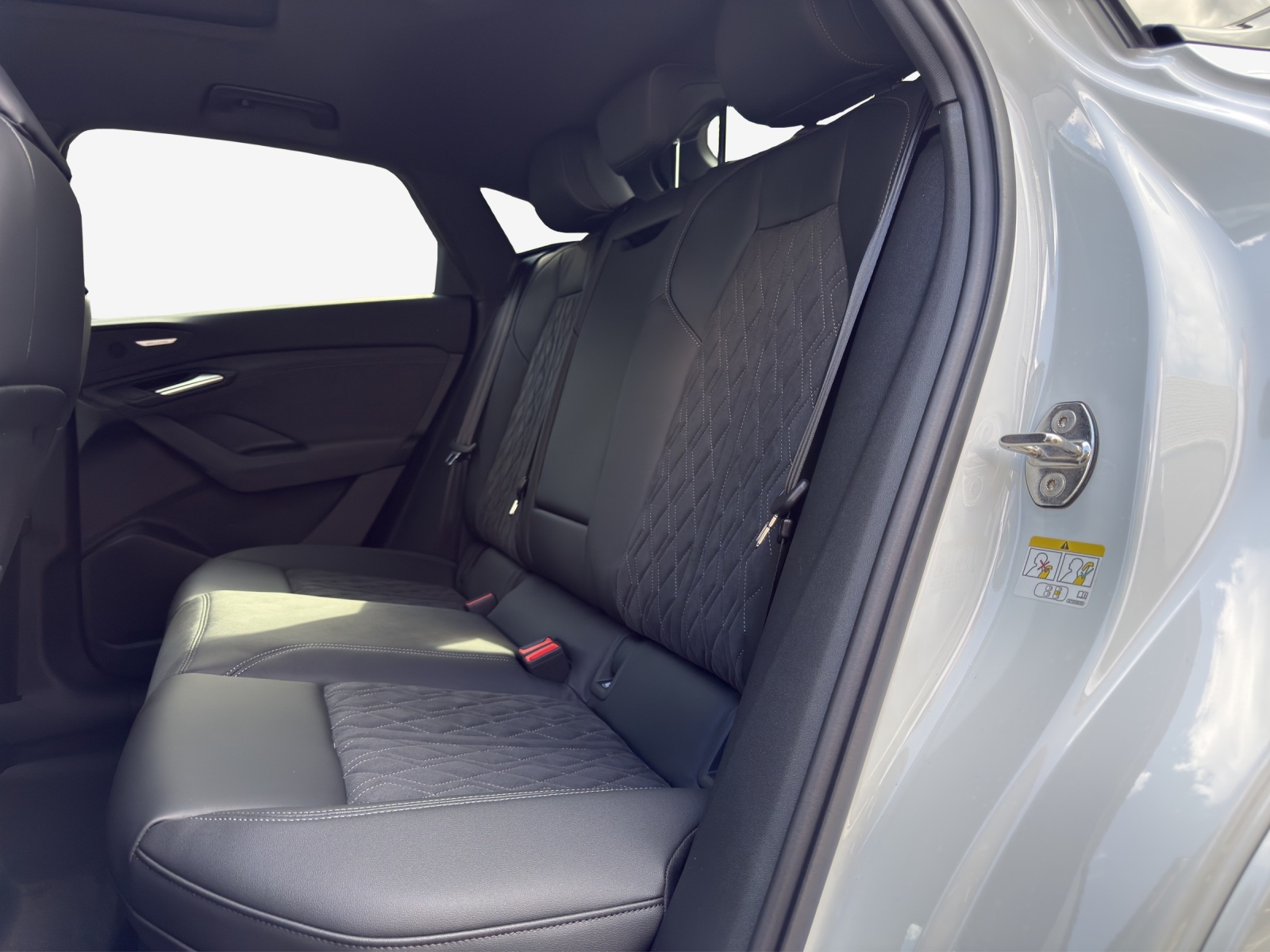 AUDI Q6 Sportback e-tron quattro-image-11