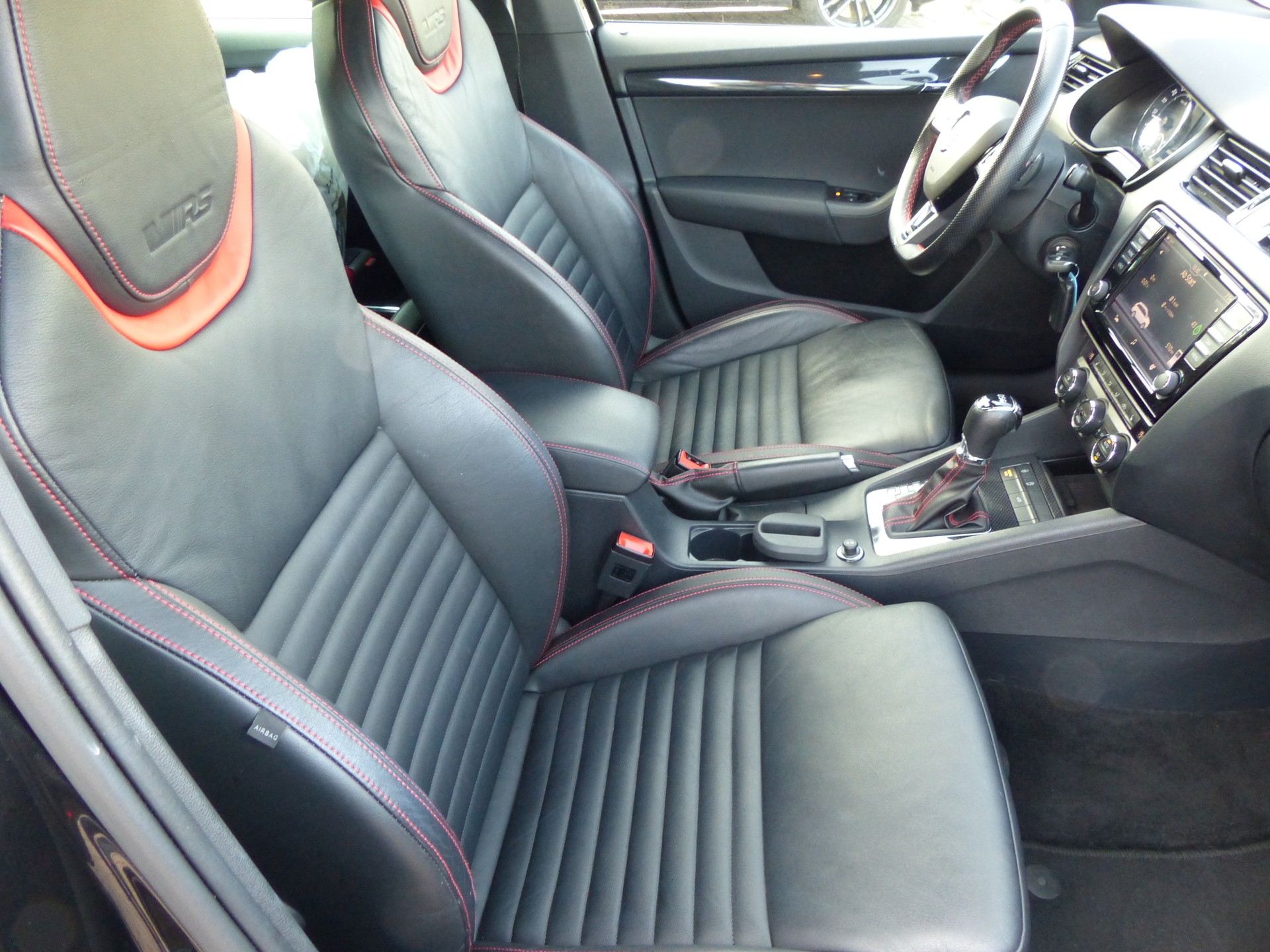 SKODA Octavia Combi 2.0 TDI RS 4x4 DSG-image-11