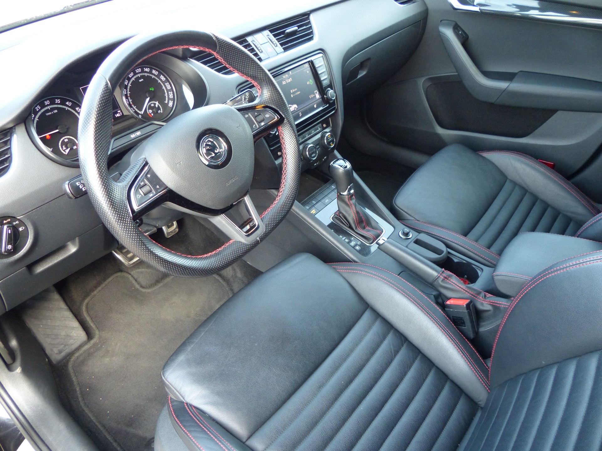 SKODA Octavia Combi 2.0 TDI RS 4x4 DSG-image-14