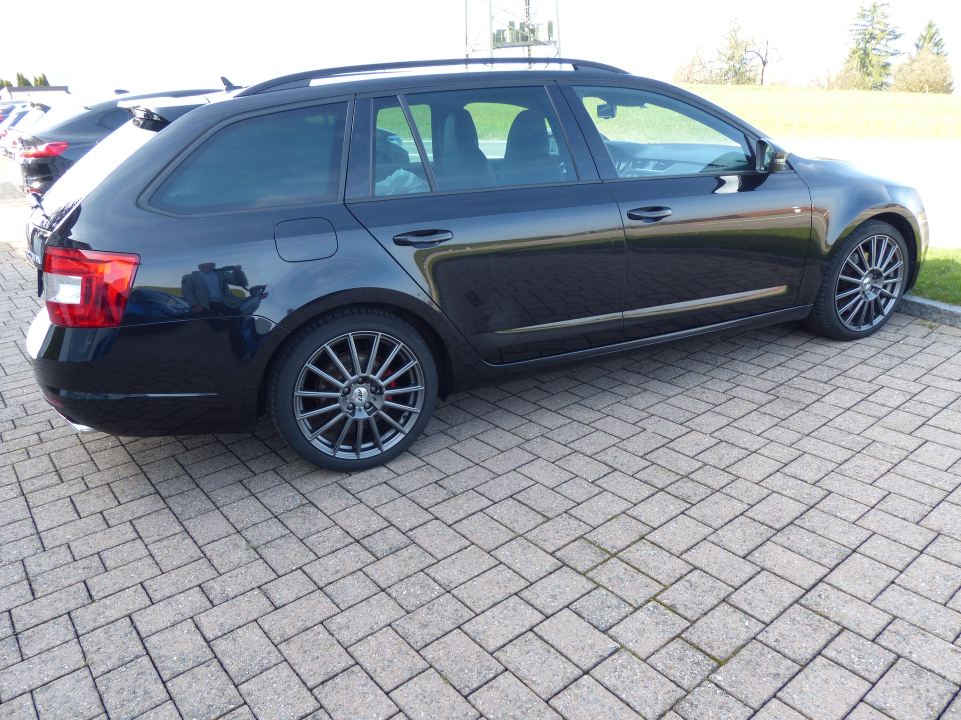 SKODA Octavia Combi 2.0 TDI RS 4x4 DSG-image-12
