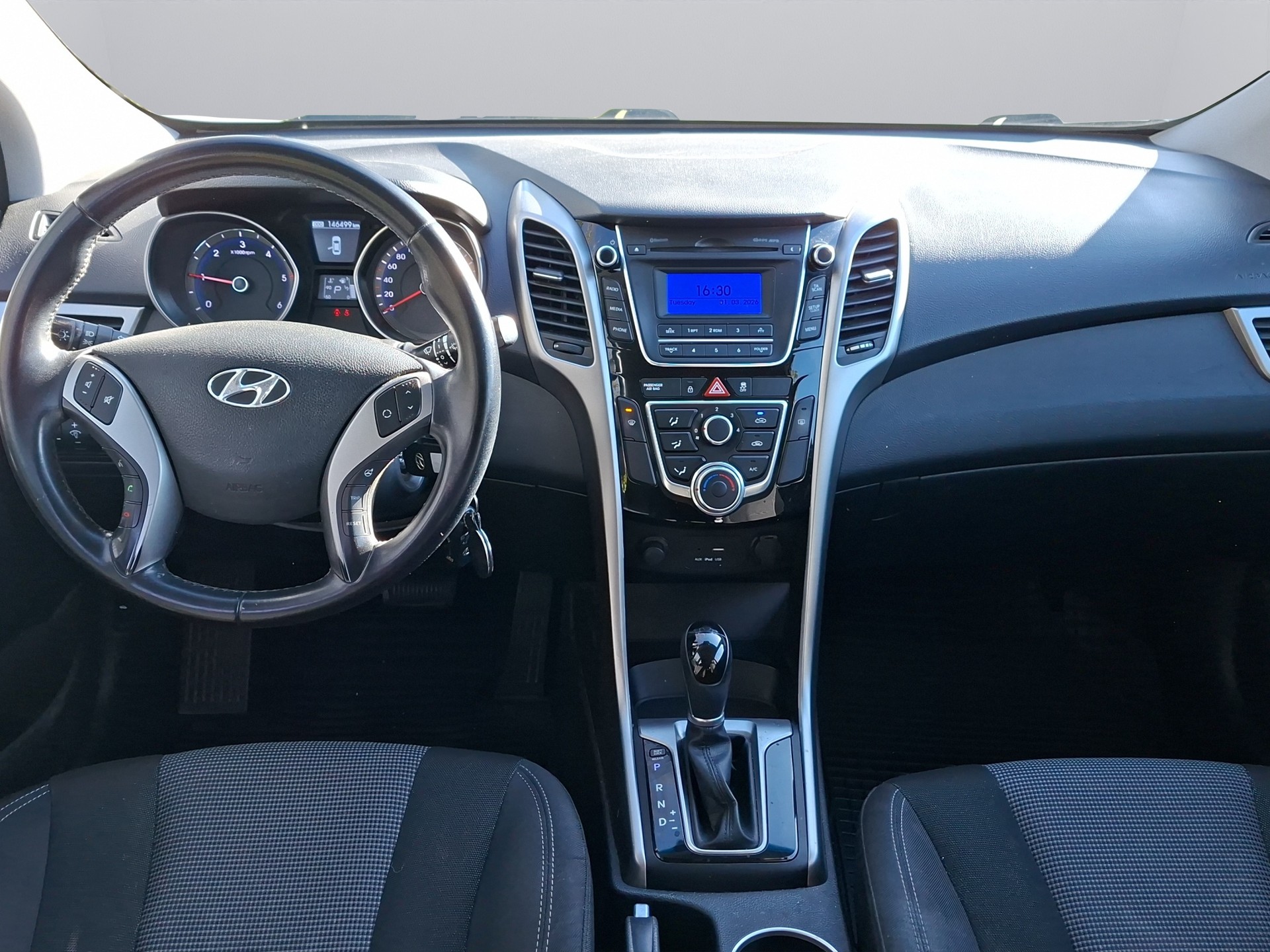 HYUNDAI i30 Wagon 1.6 CRDi Vertex Automatic DCT-image-8