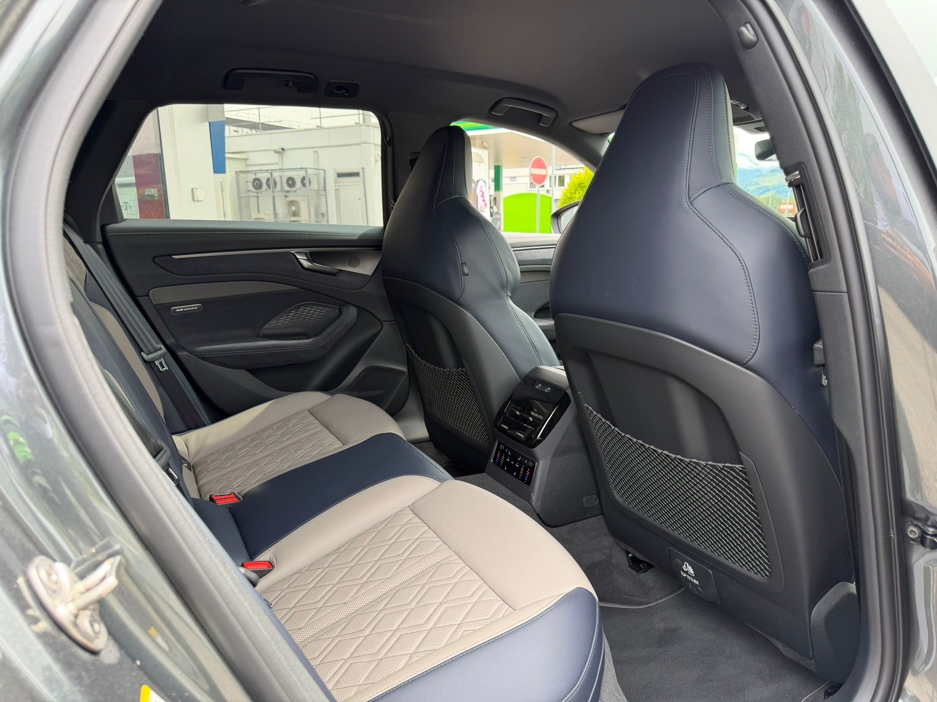 AUDI A6 Avant TFSI quattro 270 kW S tronic-image-9
