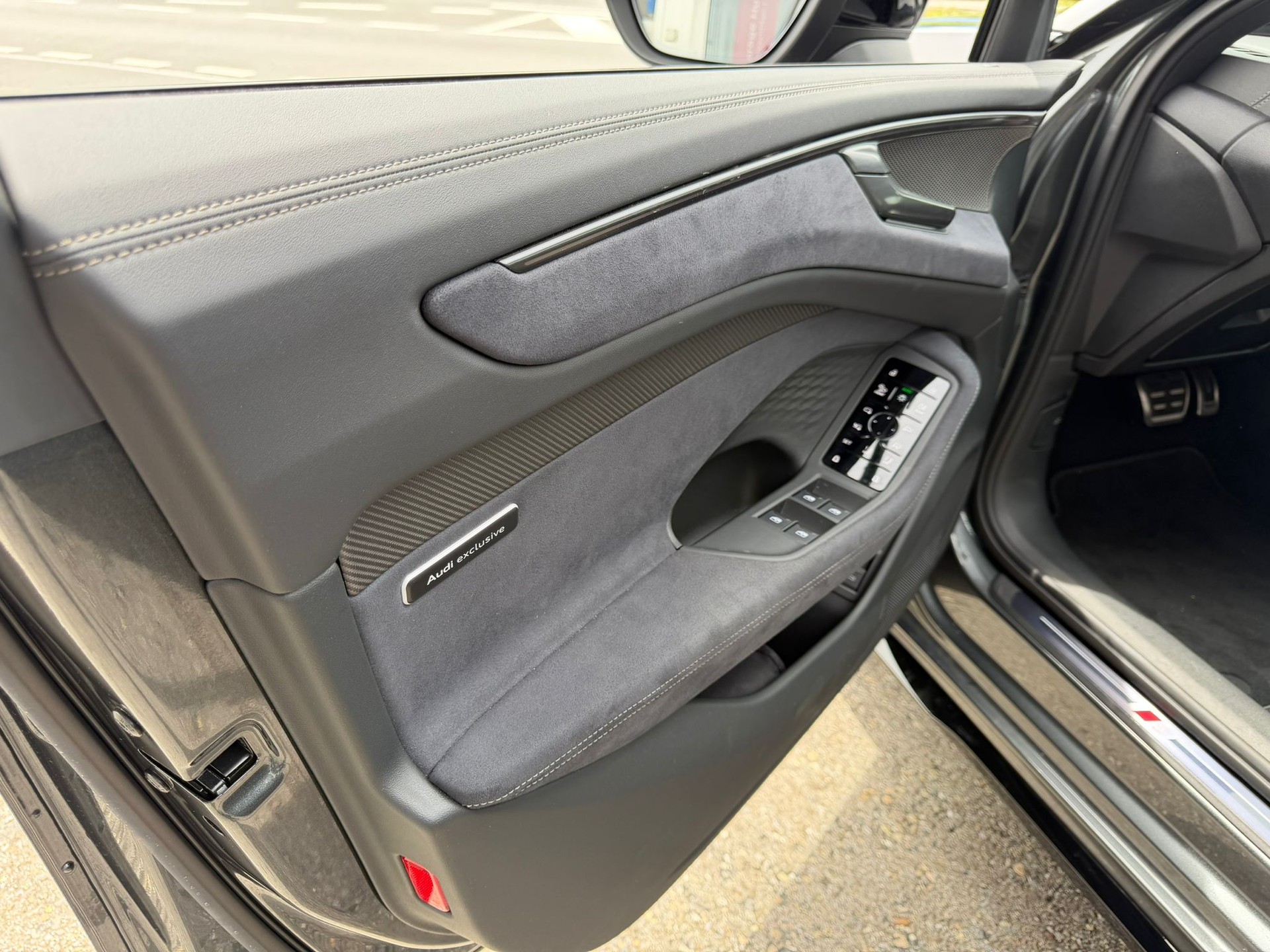 AUDI A6 Avant TFSI quattro 270 kW S tronic-image-14