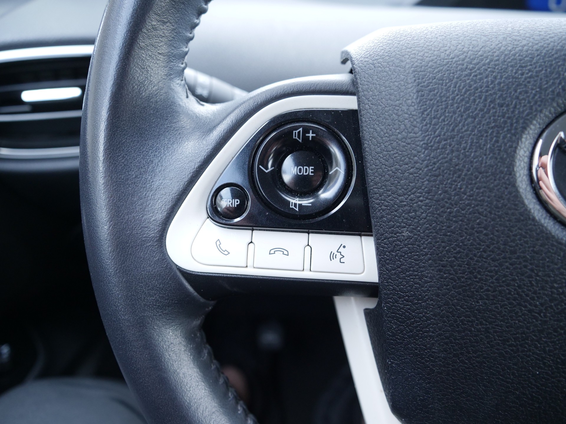 TOYOTA Prius 1.8 VVT-i HSD Sol Premium-image-19