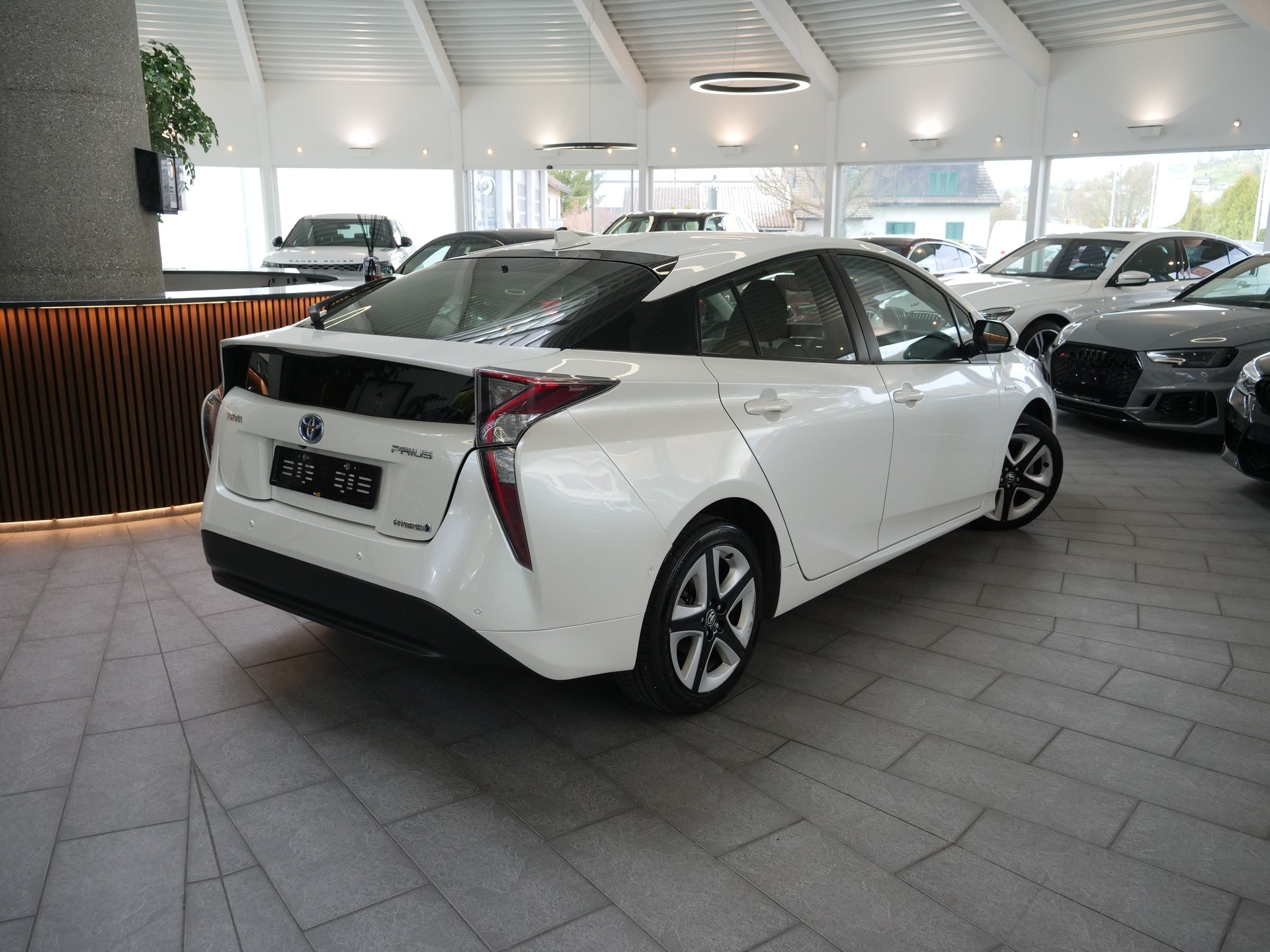 TOYOTA Prius 1.8 VVT-i HSD Sol Premium-image-1
