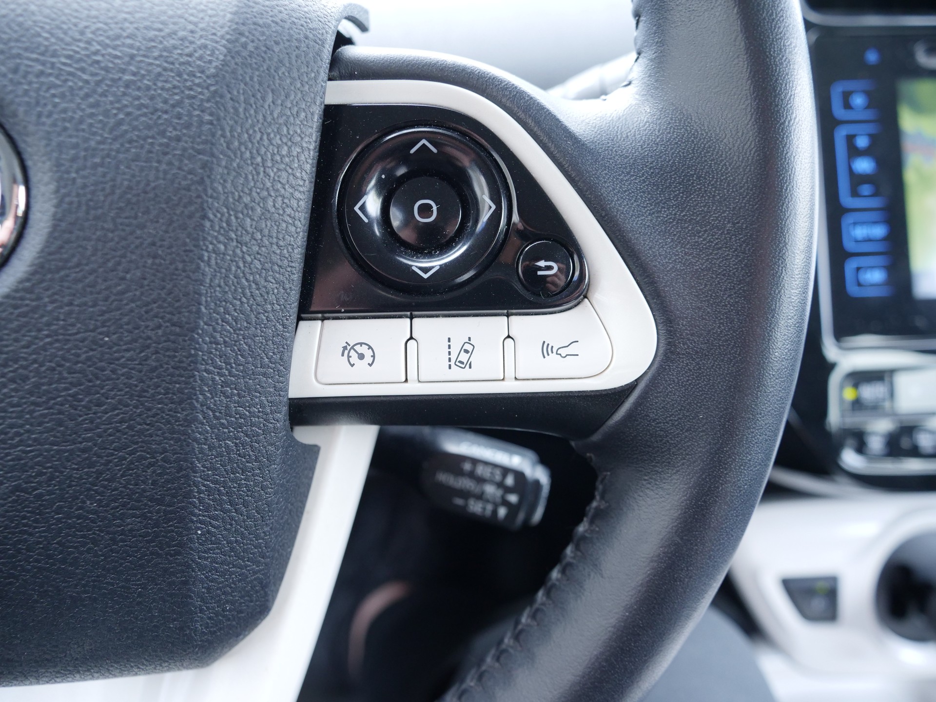 TOYOTA Prius 1.8 VVT-i HSD Sol Premium-image-18