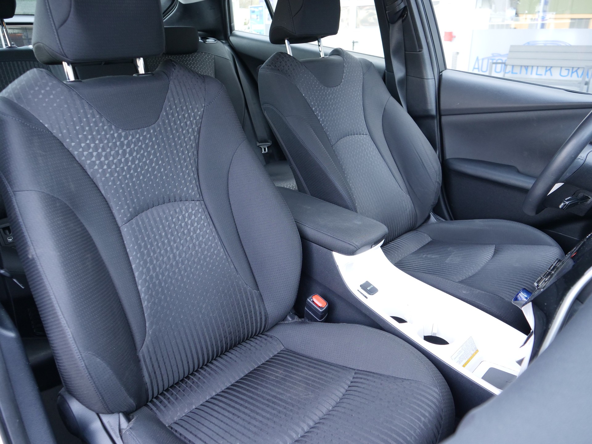 TOYOTA Prius 1.8 VVT-i HSD Sol Premium-image-11