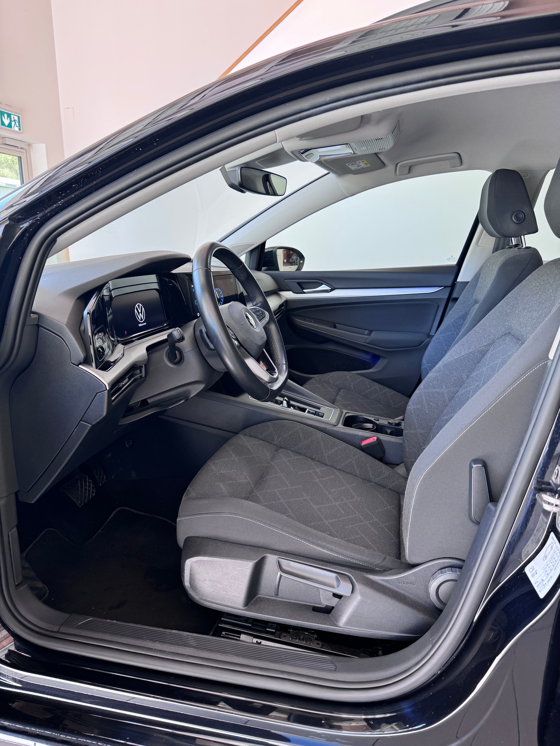VW Golf VIII Variant 1.5 eTSI Life DSG-image-4