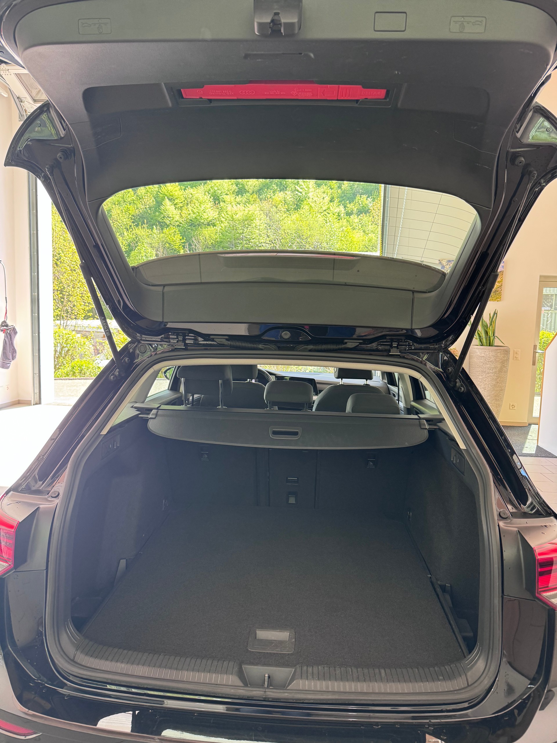 VW Golf VIII Variant 1.5 eTSI Life DSG-image-3