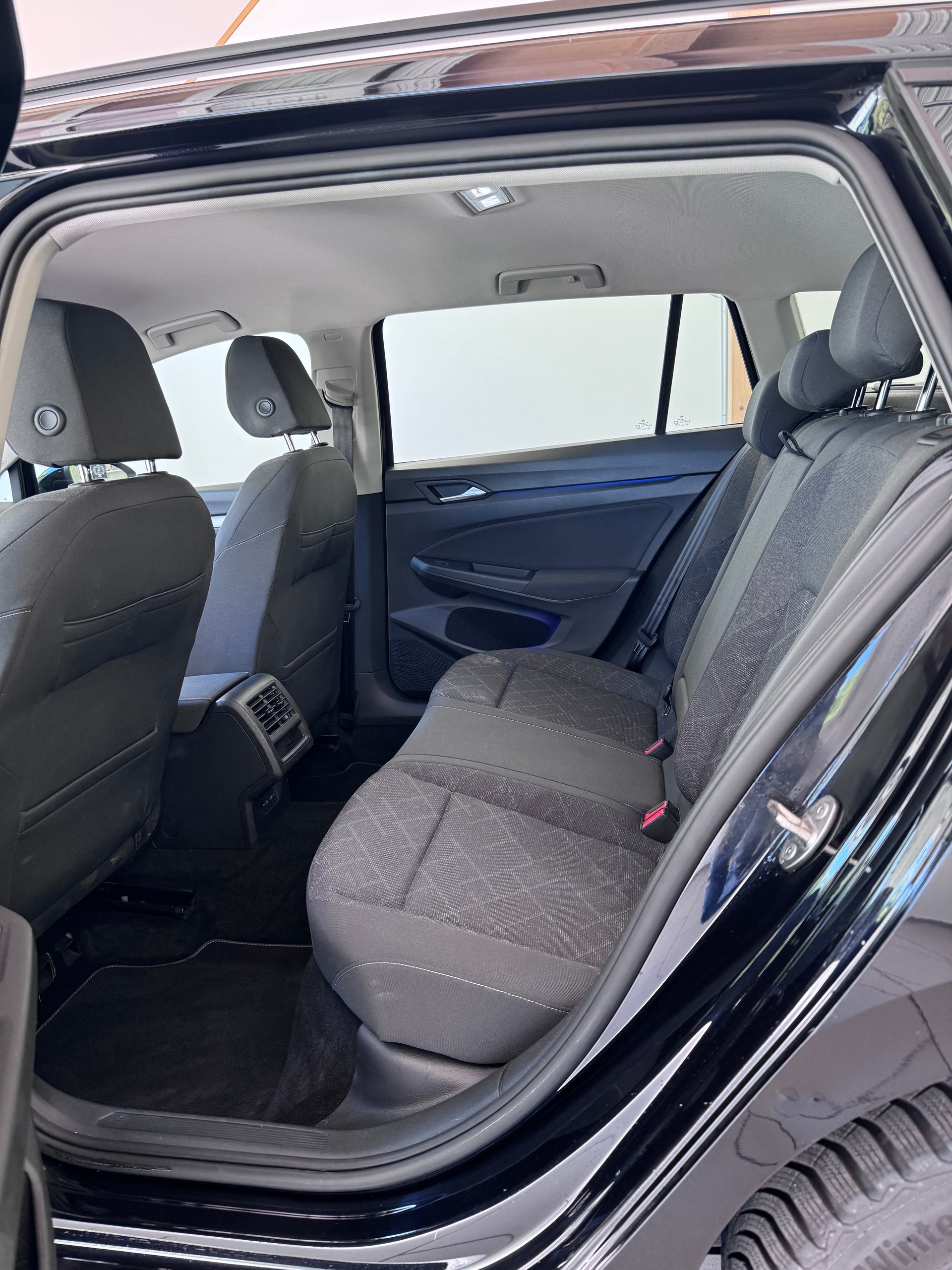 VW Golf VIII Variant 1.5 eTSI Life DSG-image-5