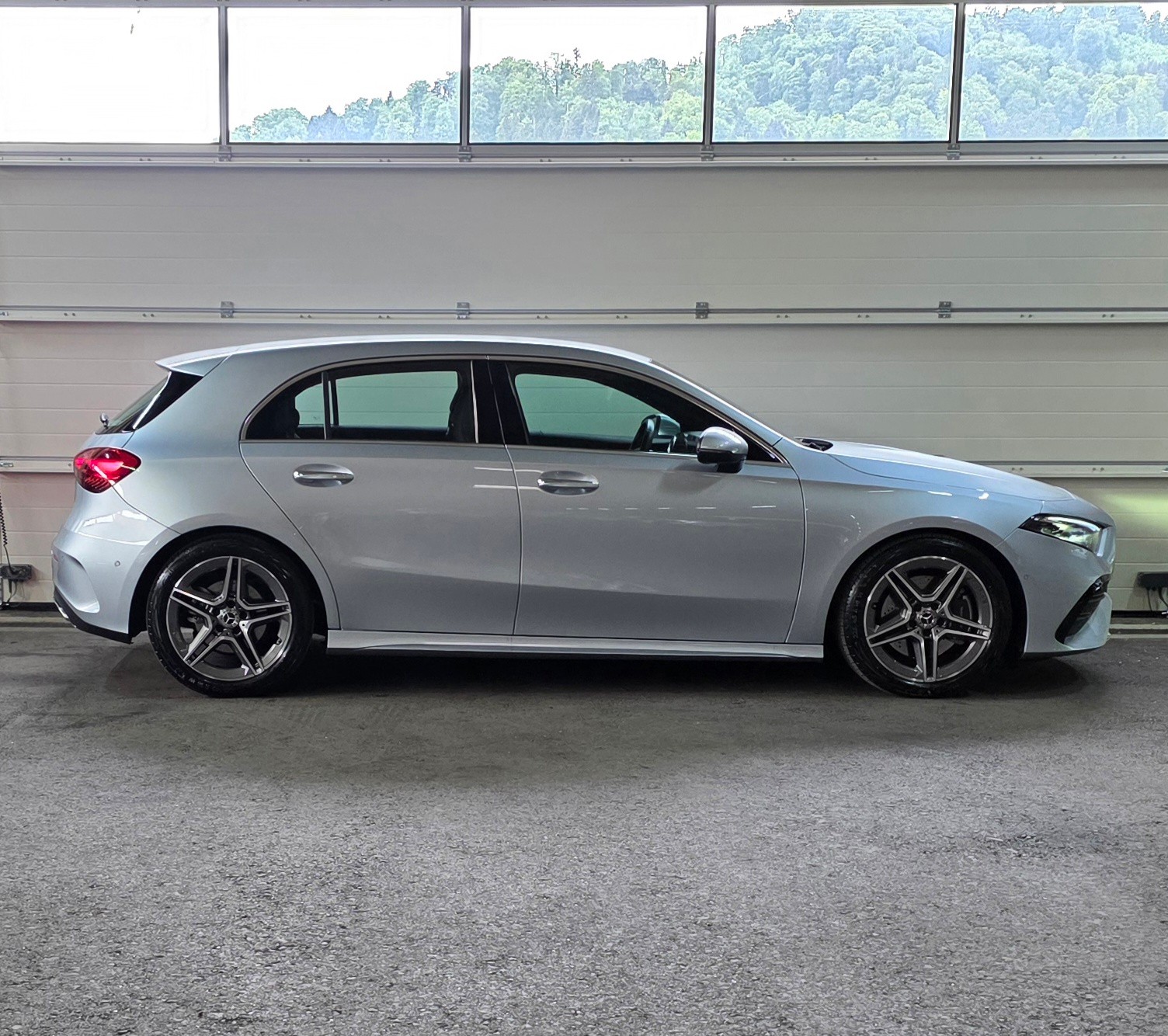 MERCEDES-BENZ A 220 d 8G-DCT AMG-Line 4Matic *ACC*LaneAssist*Ambientebeleuchtung*Rückfahrkamera*Sitzheizung*-image-5