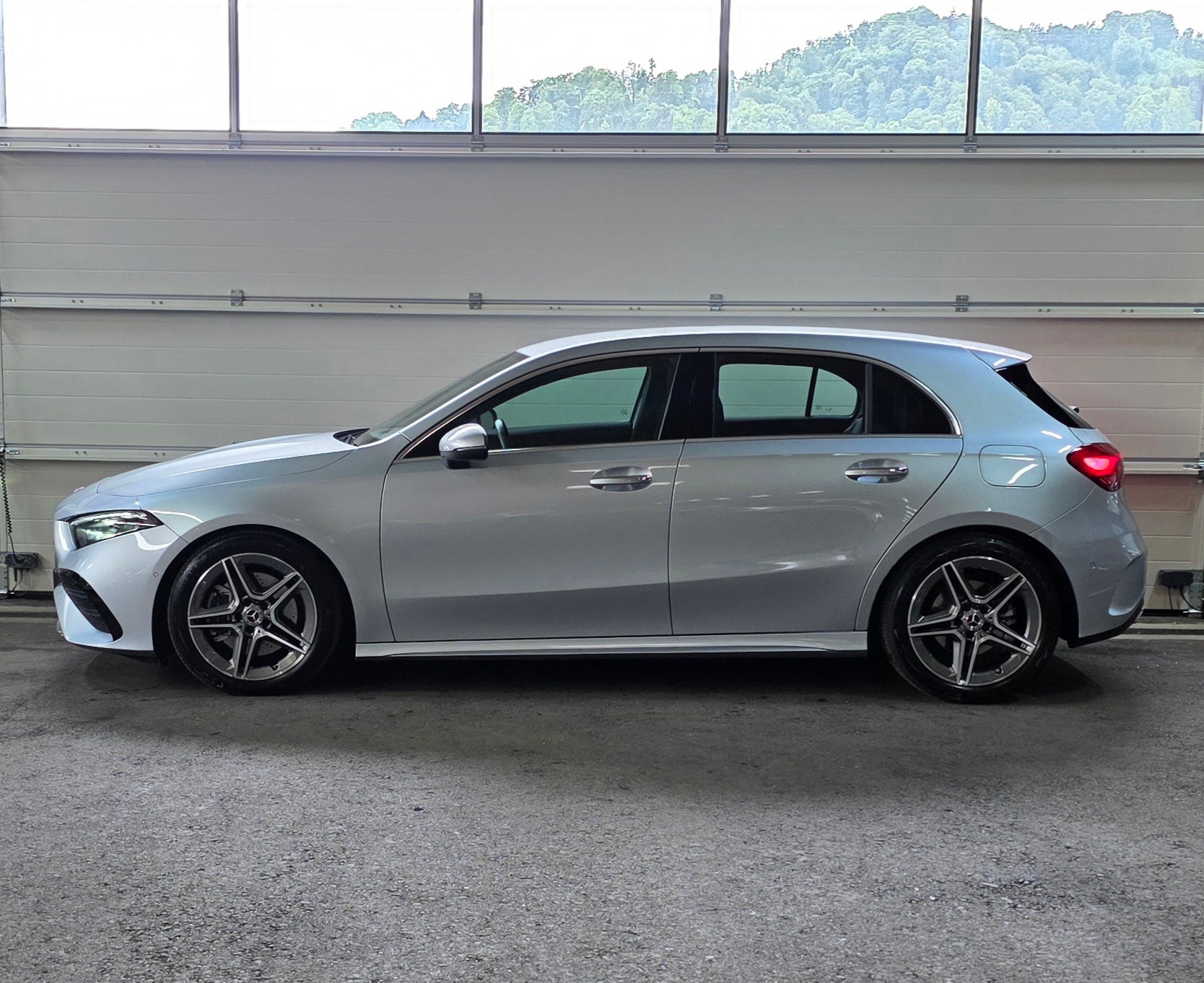MERCEDES-BENZ A 220 d 8G-DCT AMG-Line 4Matic *ACC*LaneAssist*Ambientebeleuchtung*Rückfahrkamera*Sitzheizung*-image-1