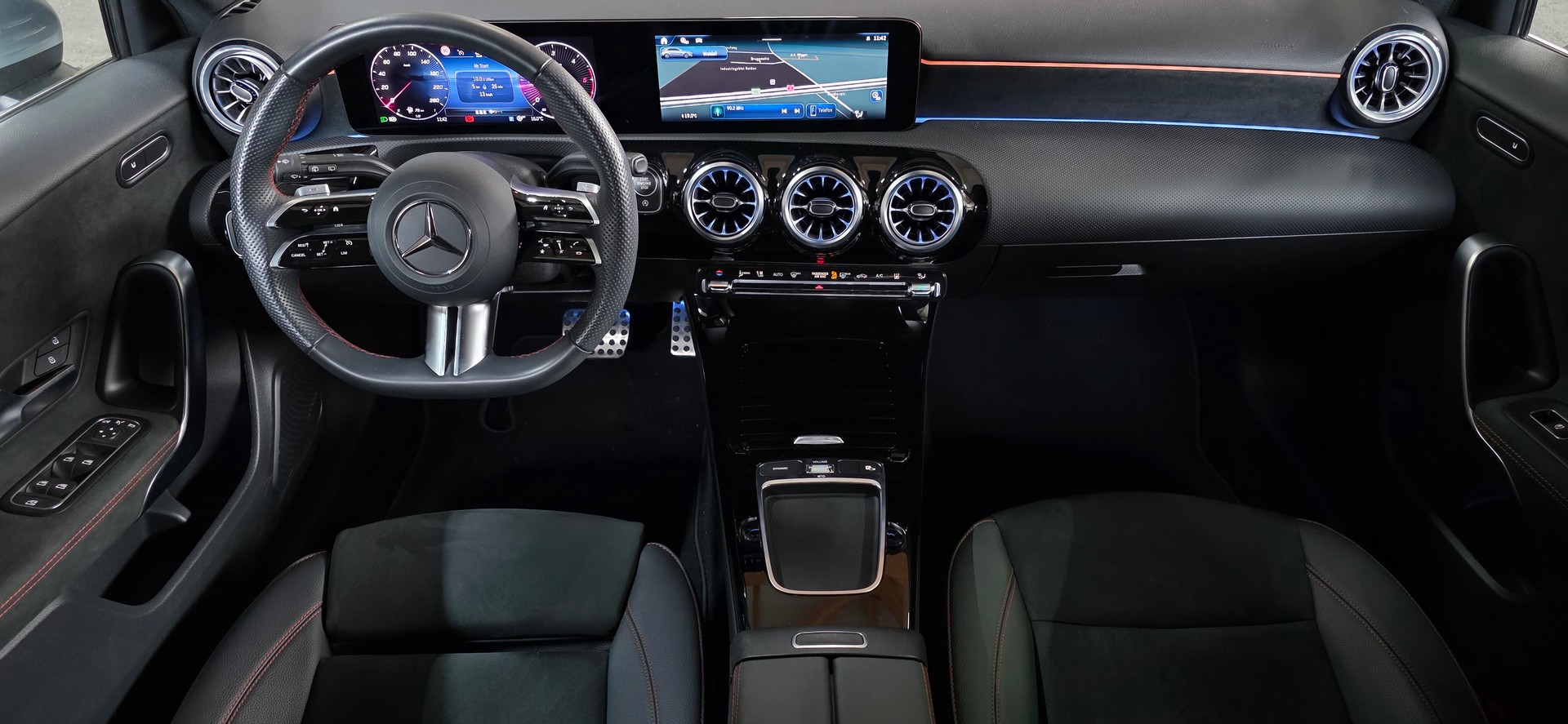MERCEDES-BENZ A 220 d 8G-DCT AMG-Line 4Matic *ACC*LaneAssist*Ambientebeleuchtung*Rückfahrkamera*Sitzheizung*-image-10