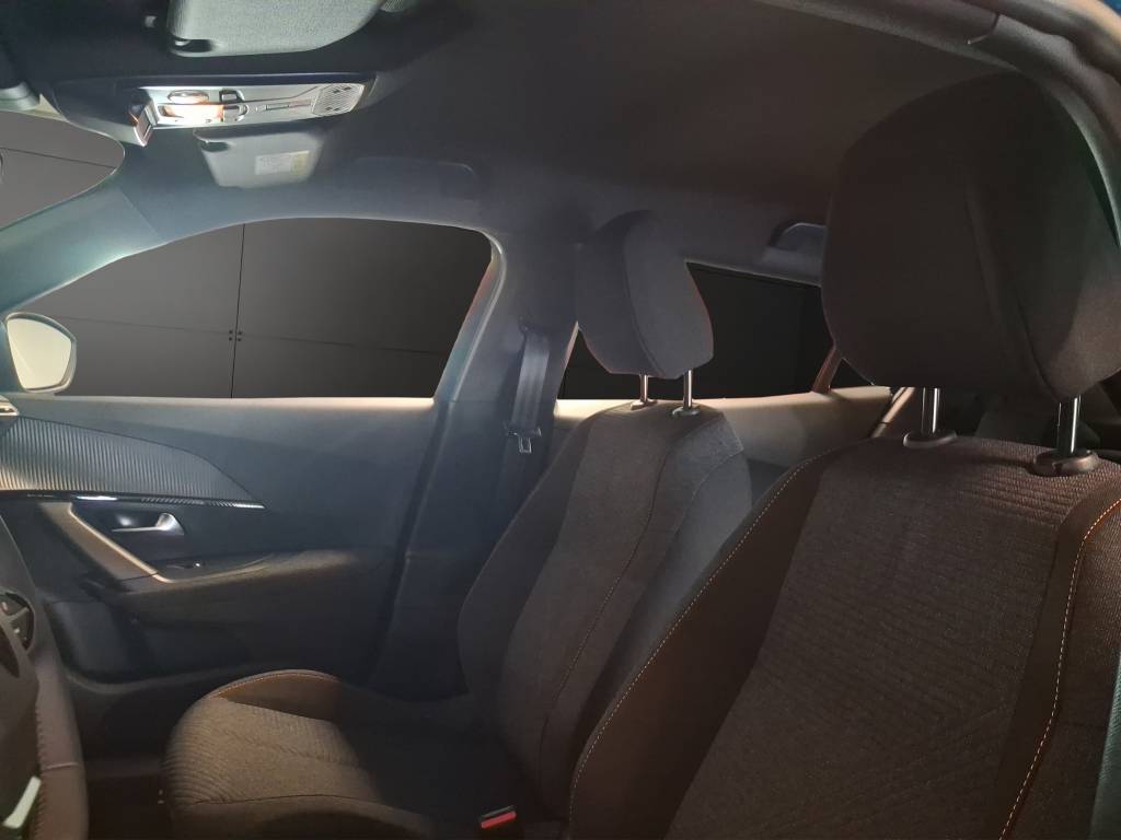 PEUGEOT 2008 1.2 145 MHEV Style-image-9