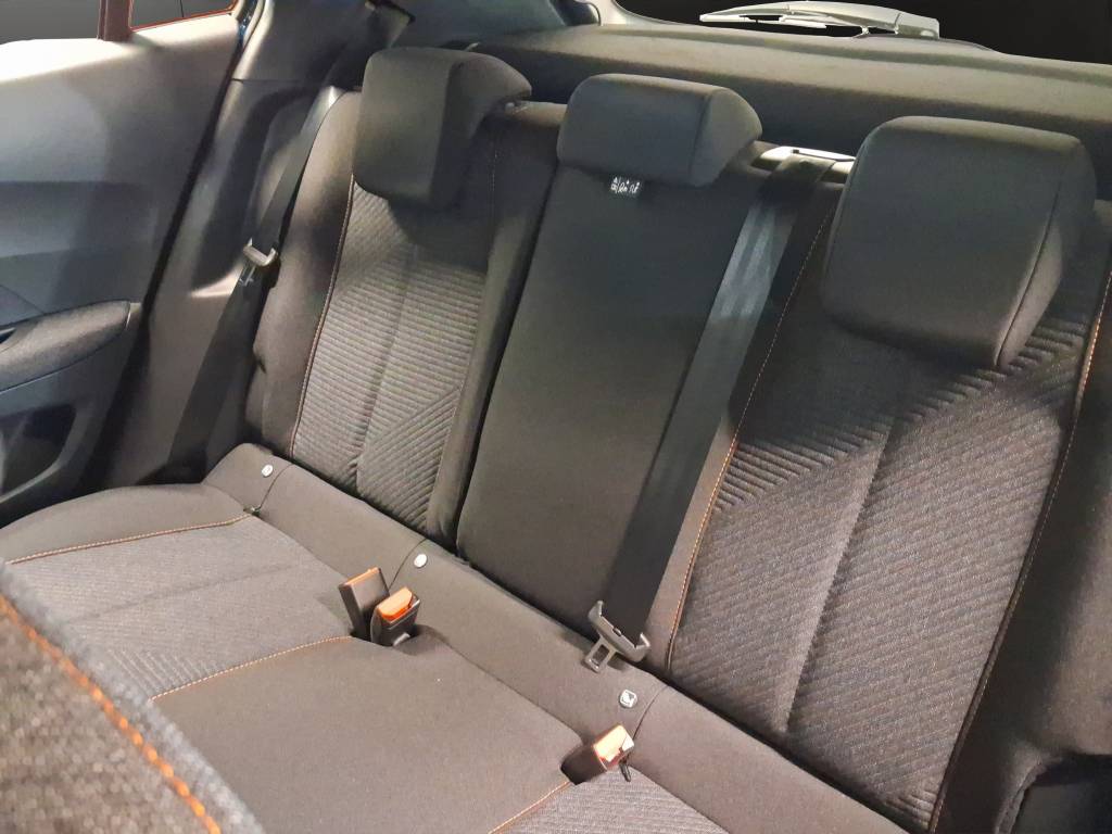 PEUGEOT 2008 1.2 145 MHEV Style-image-8