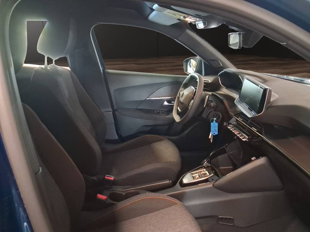 PEUGEOT 2008 1.2 145 MHEV Style-image-10