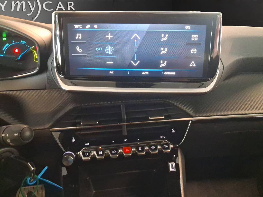 PEUGEOT 2008 1.2 145 MHEV Style-image-13