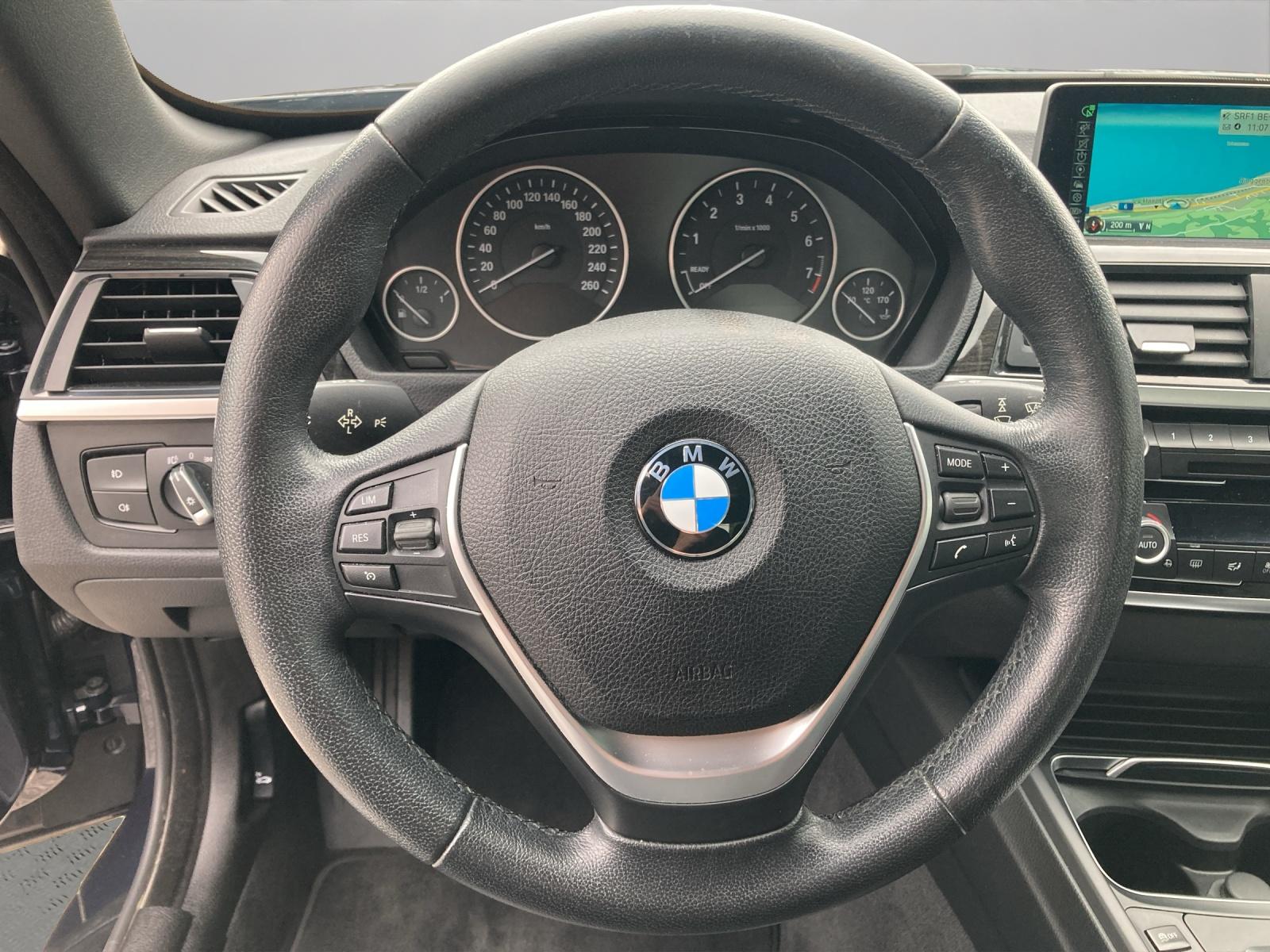 BMW 430i xDrive Cabrio-image-12