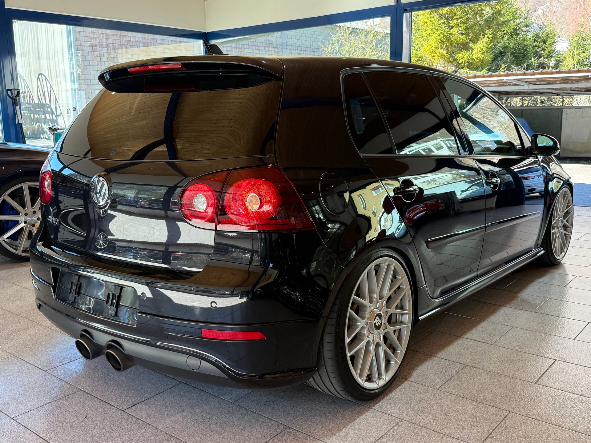 VW Golf R32 4Motion-image-3