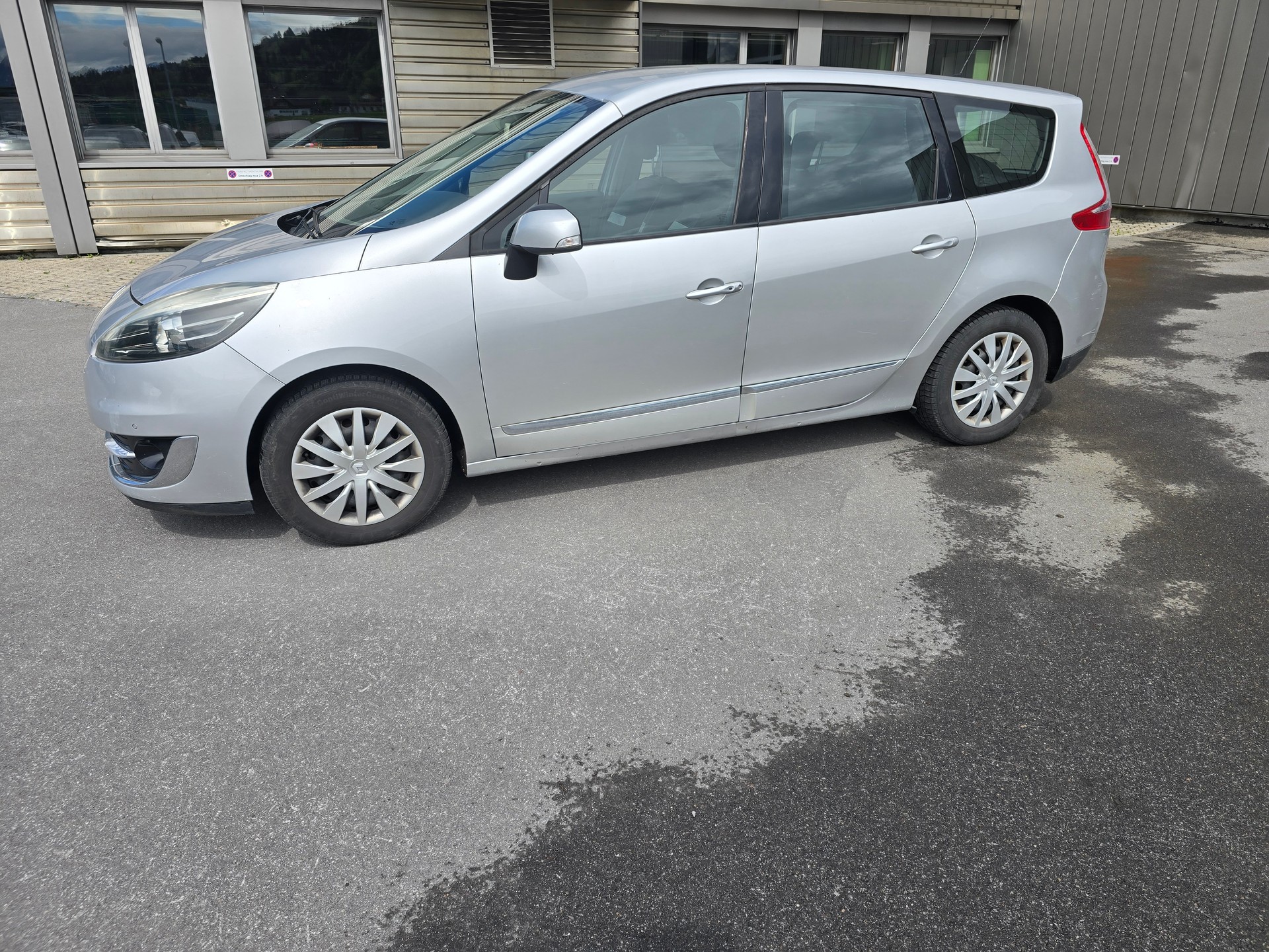 RENAULT Grand Scénic 1.6 dCi Dynamique-image-3