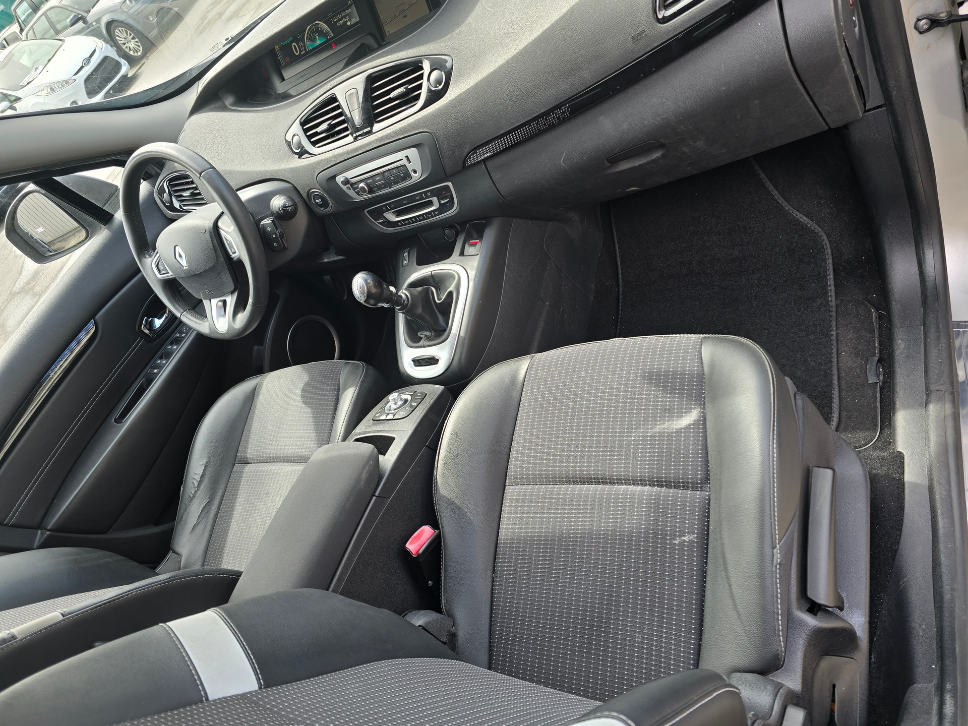 RENAULT Grand Scénic 1.6 dCi Dynamique-image-9
