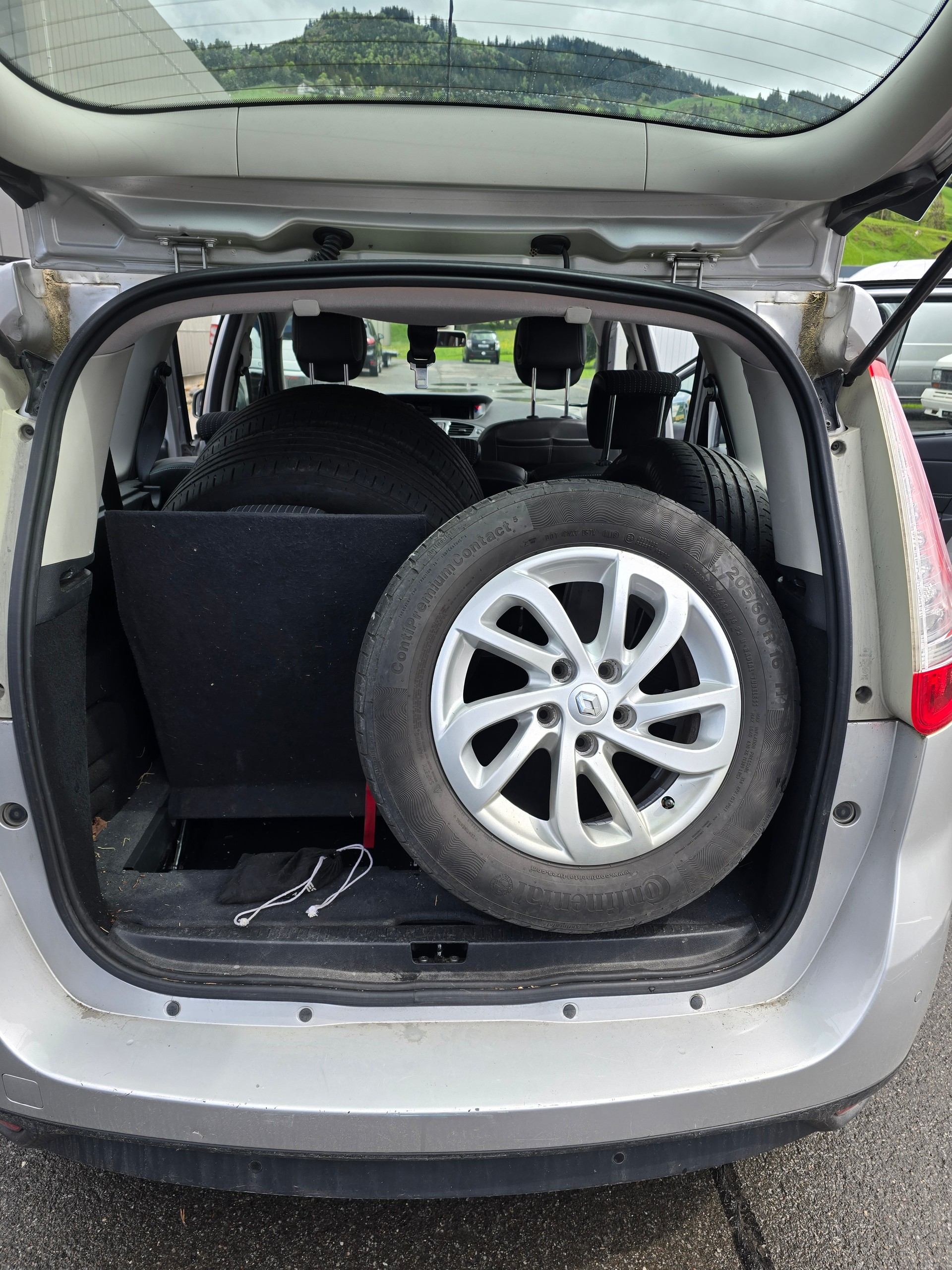 RENAULT Grand Scénic 1.6 dCi Dynamique-image-14