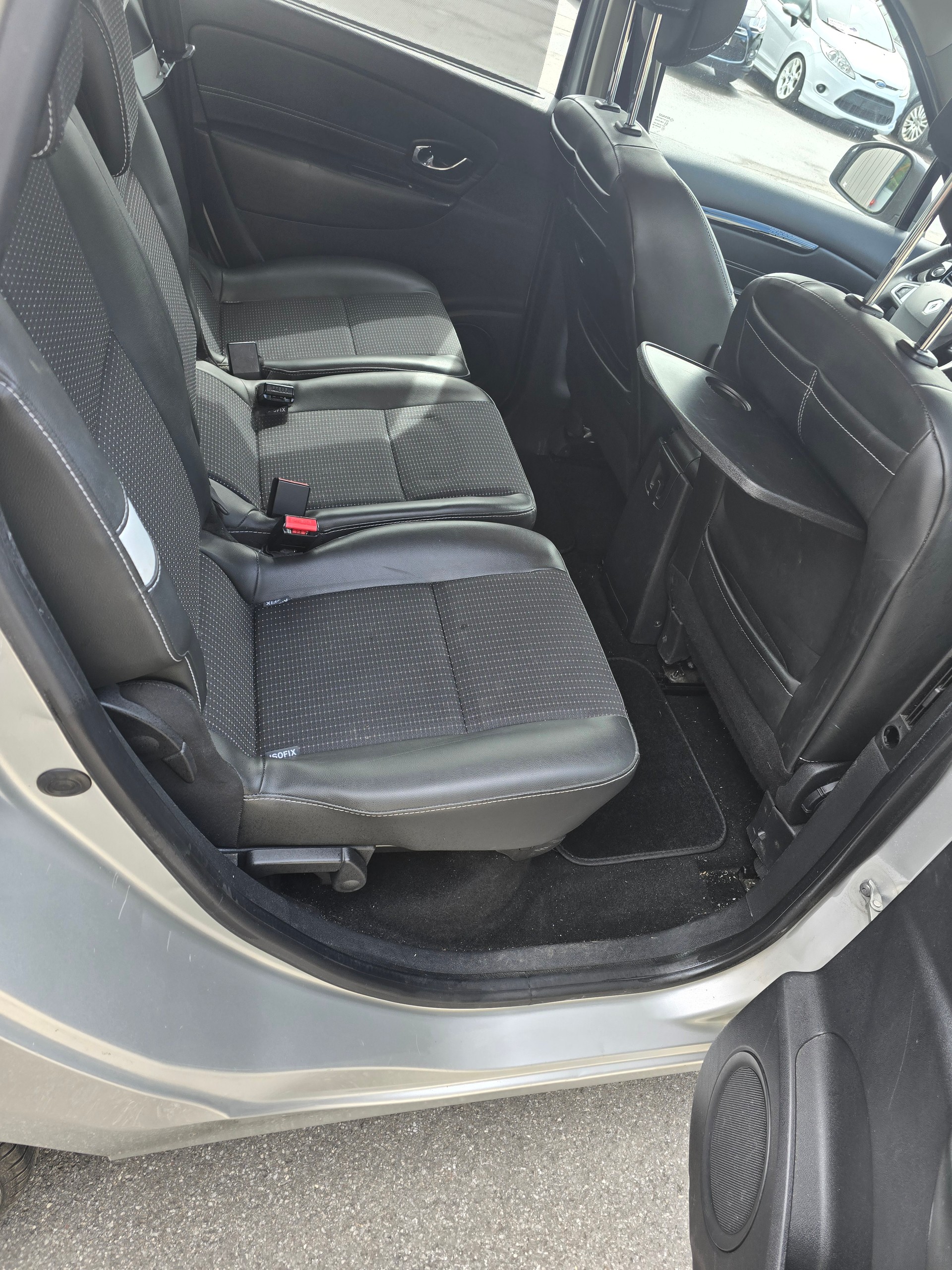 RENAULT Grand Scénic 1.6 dCi Dynamique-image-12