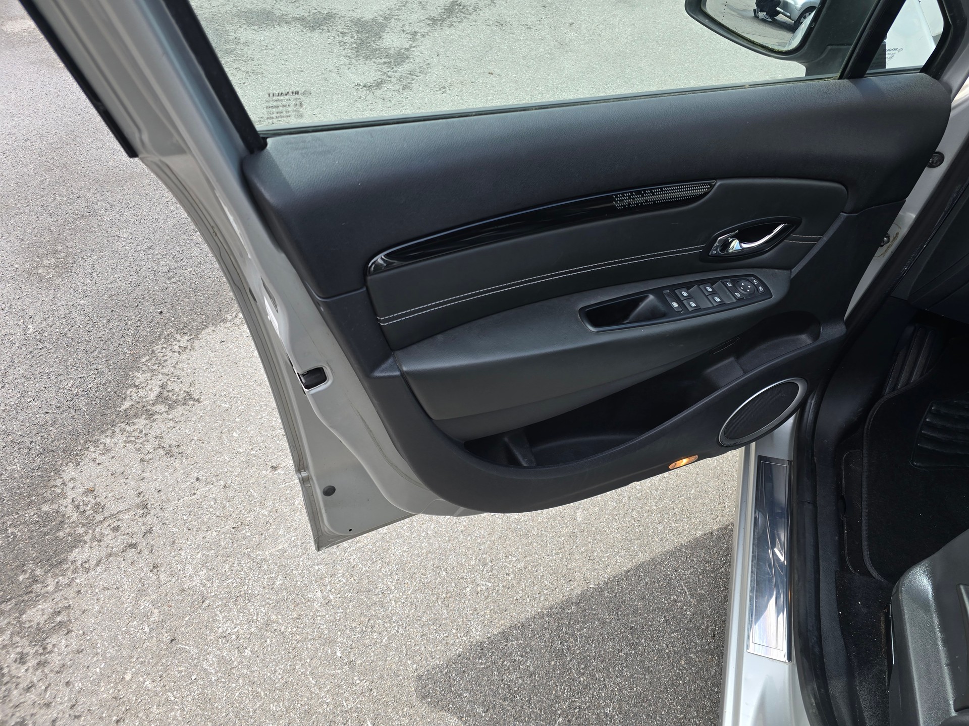 RENAULT Grand Scénic 1.6 dCi Dynamique-image-13