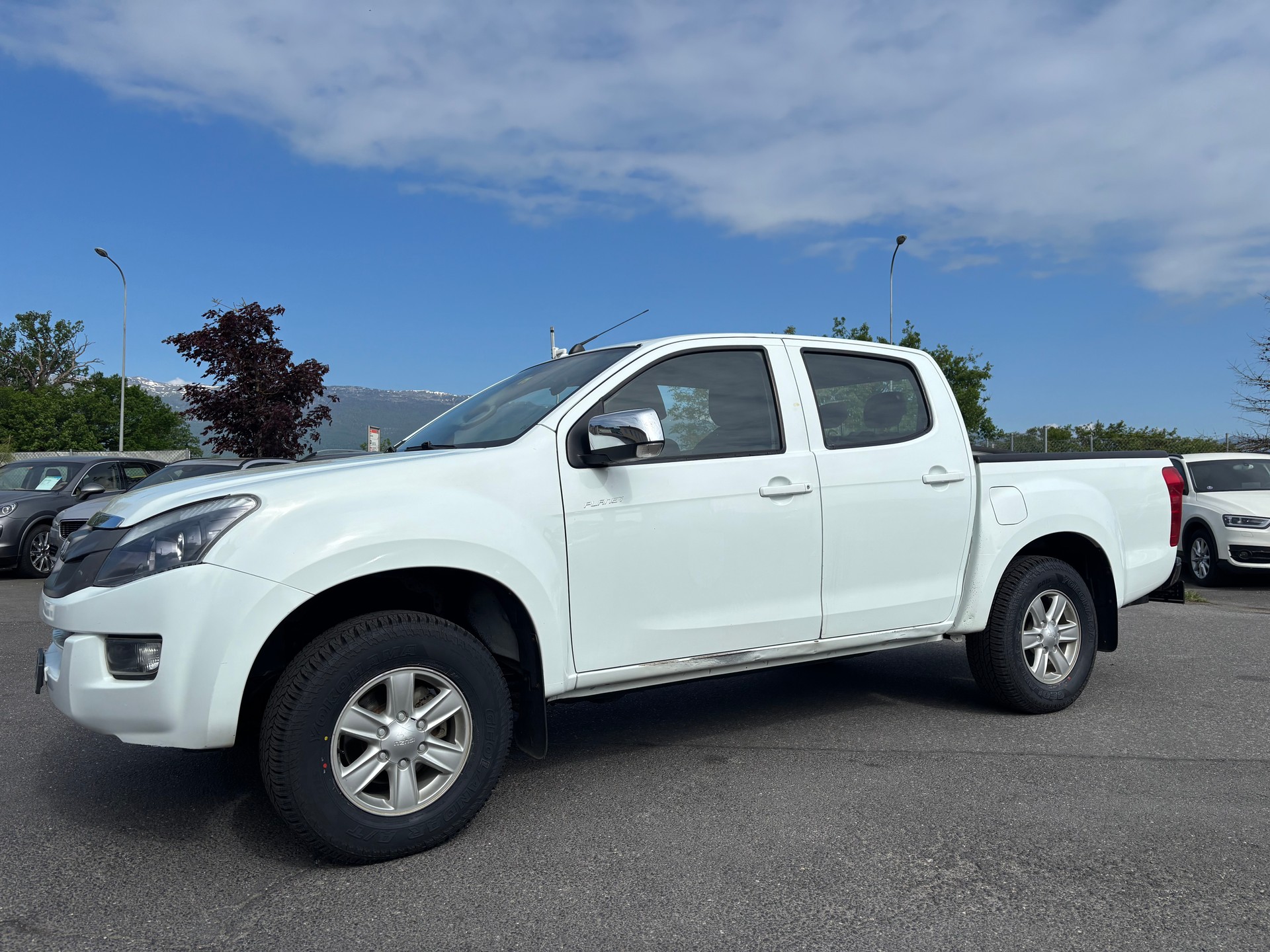 ISUZU D-MAX 2.5 Crew Cab Planet 4x4-showroom-element-1