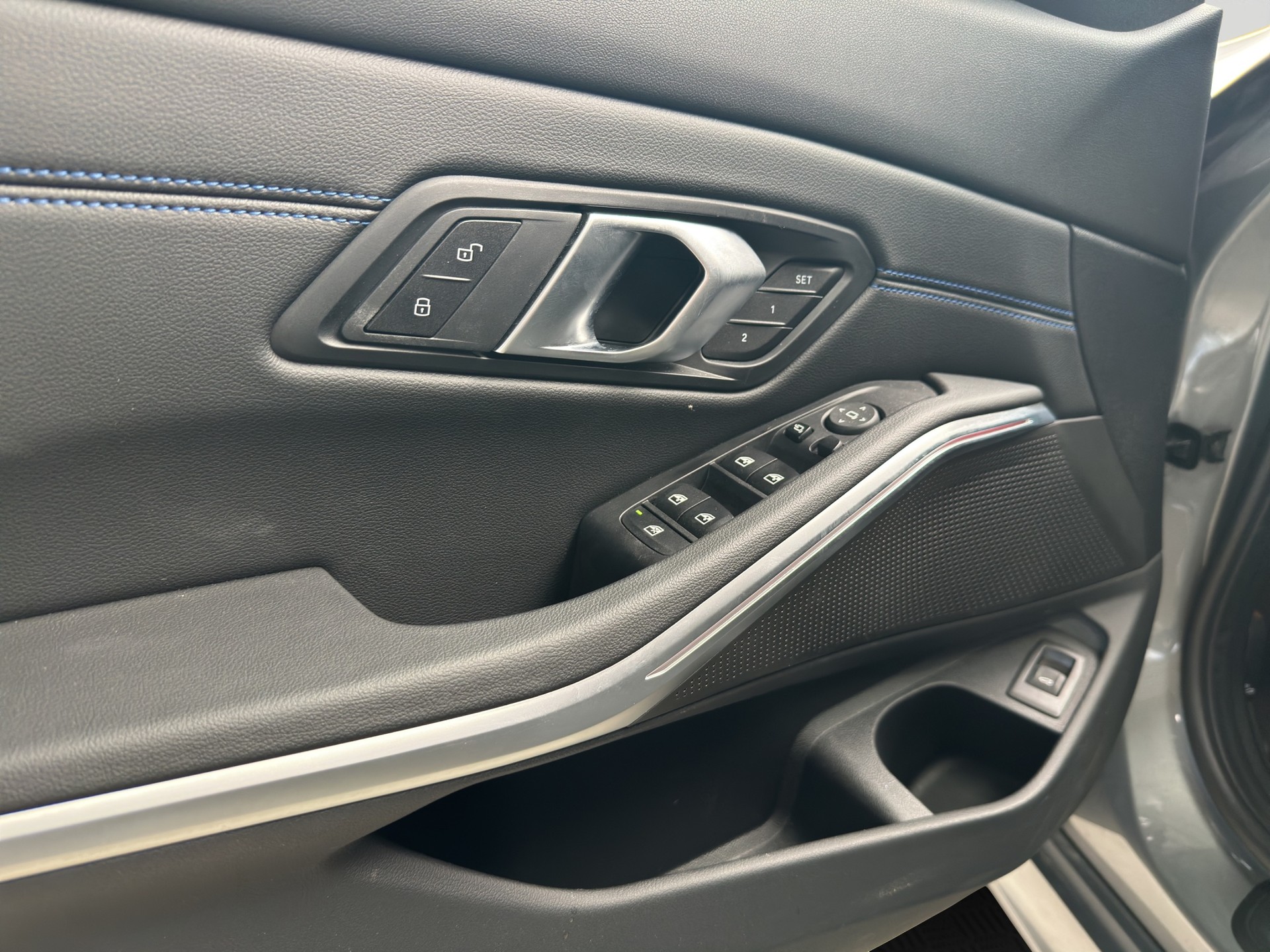 BMW 320d xDrive M Sport Steptronic-image-8