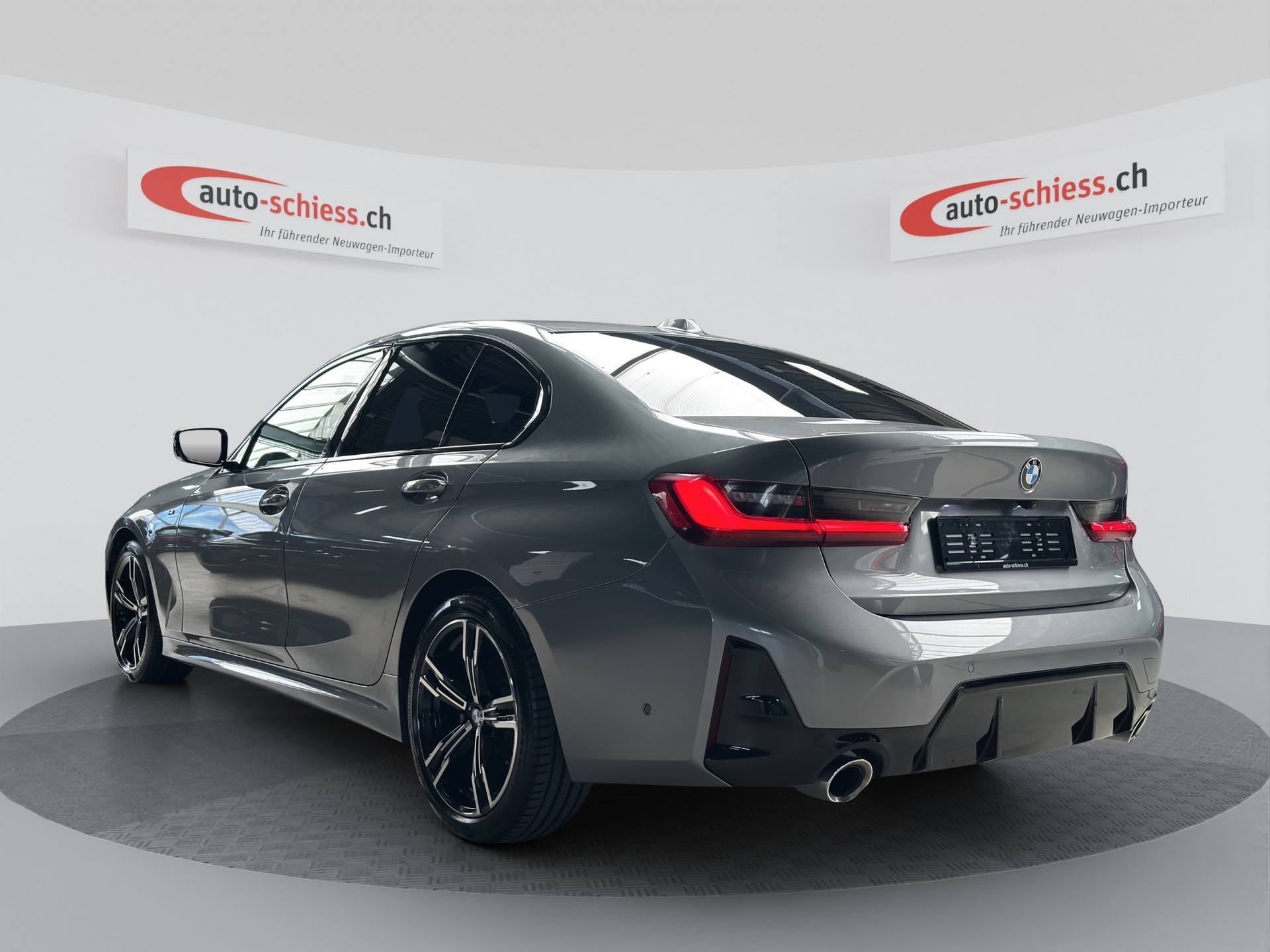 BMW 320d xDrive M Sport Steptronic-image-2