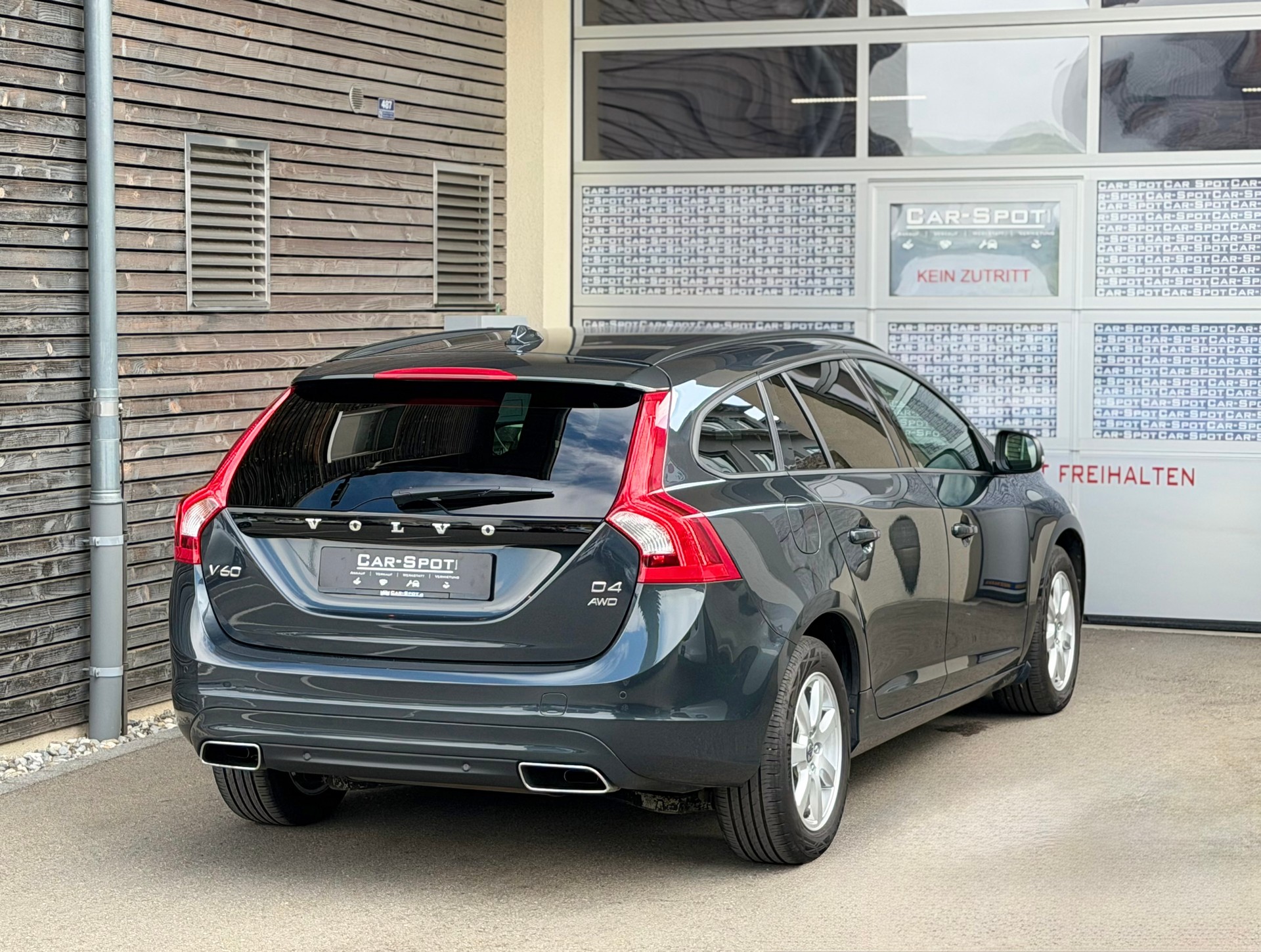 VOLVO V60 D4 AWD Family Edition Geartronic-showroom-element-3