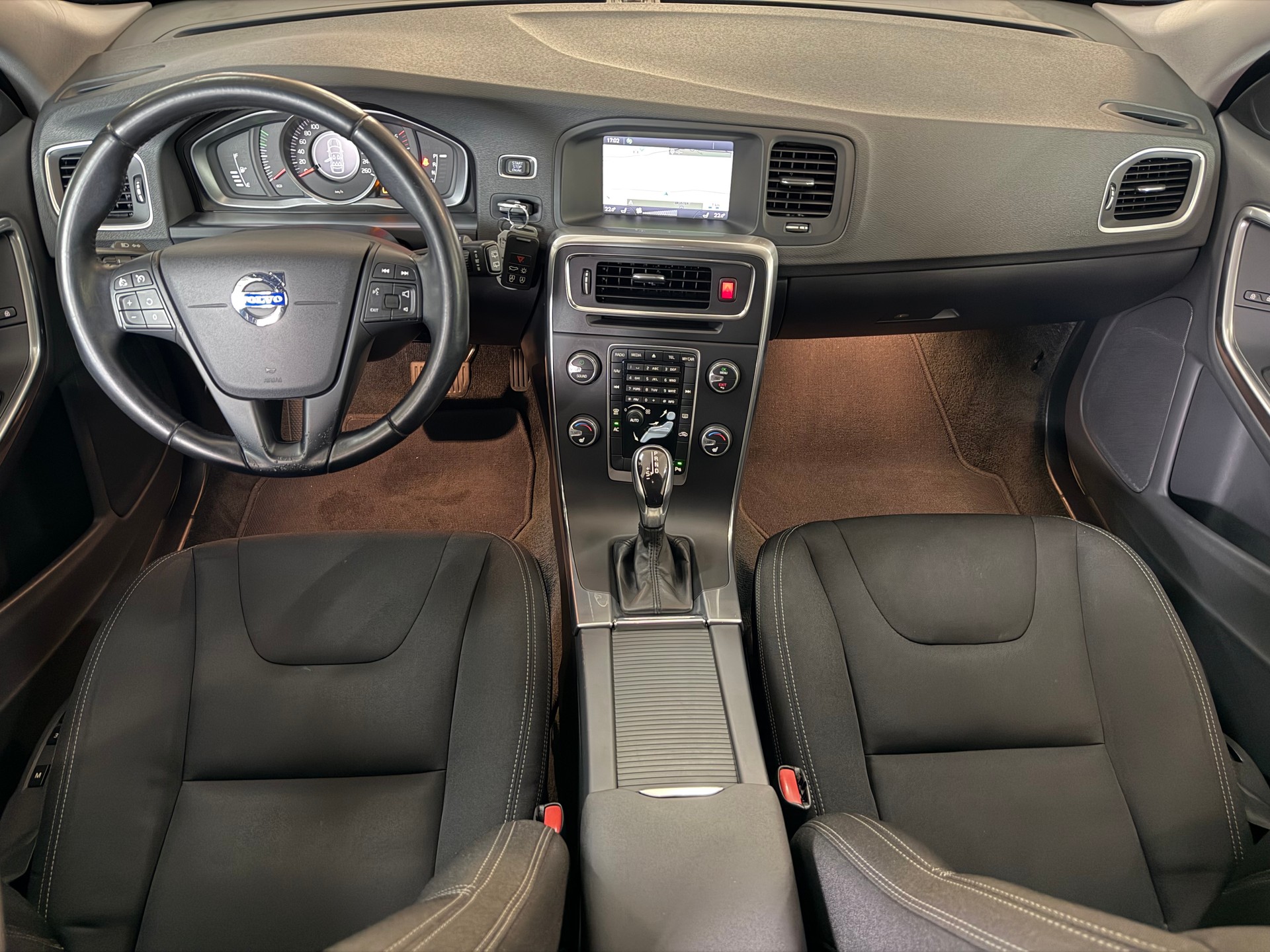VOLVO V60 D4 AWD Family Edition Geartronic-image-7