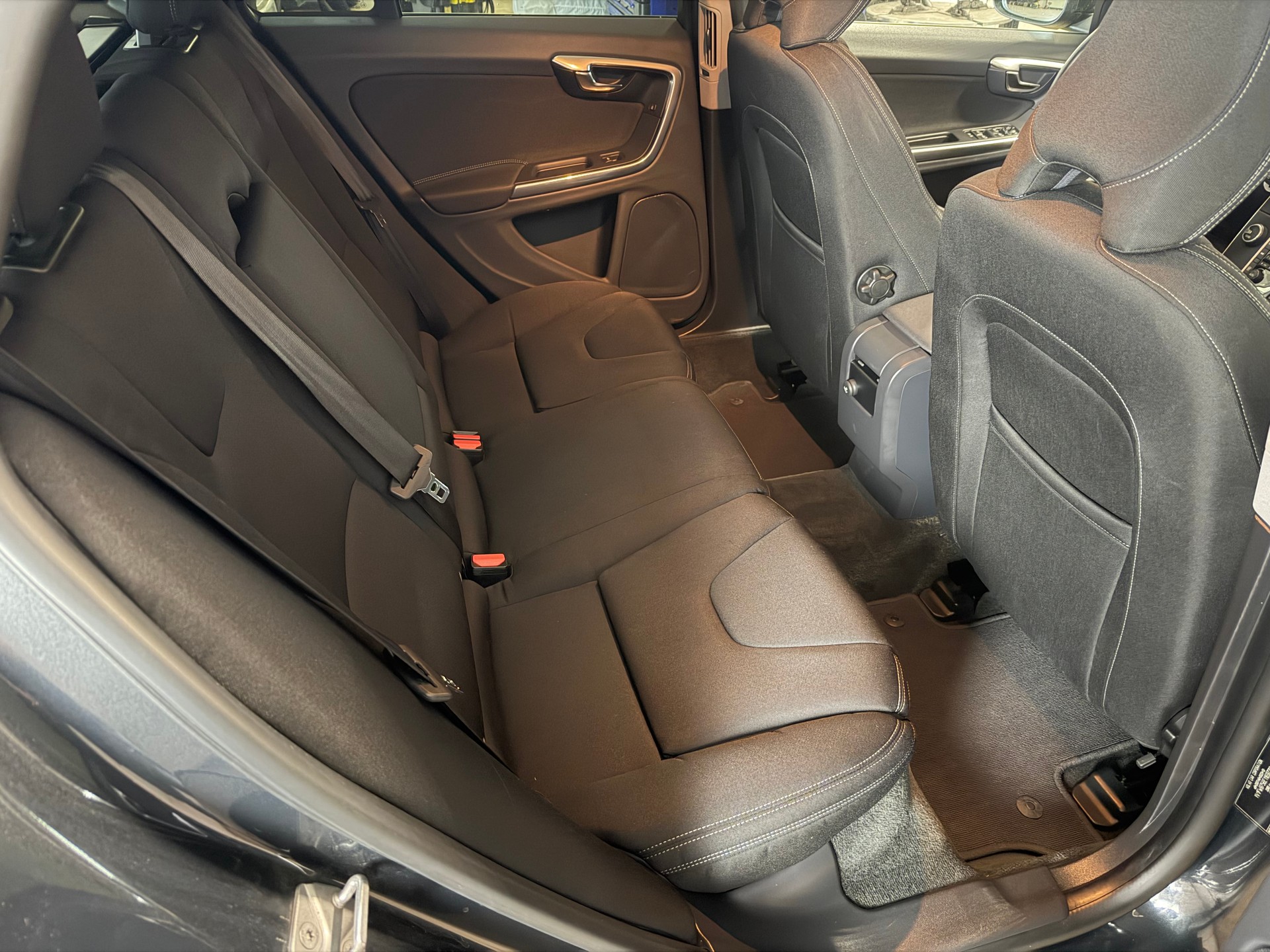 VOLVO V60 D4 AWD Family Edition Geartronic-image-18