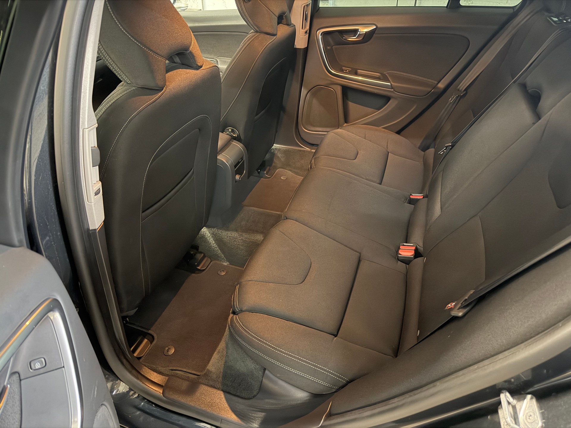 VOLVO V60 D4 AWD Family Edition Geartronic-image-17